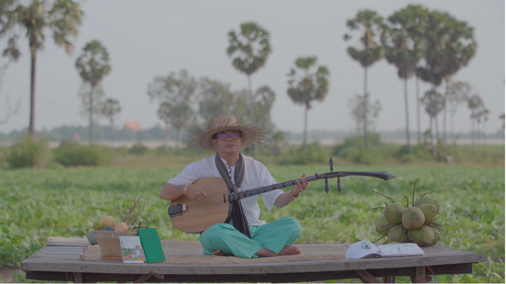 លោក ដួង សុខគា បានសម្រិតសម្រាំងជាចម្រៀងចាប៉ីដែលមានខ្លឹមសារទាក់ទងនឹង ARDB