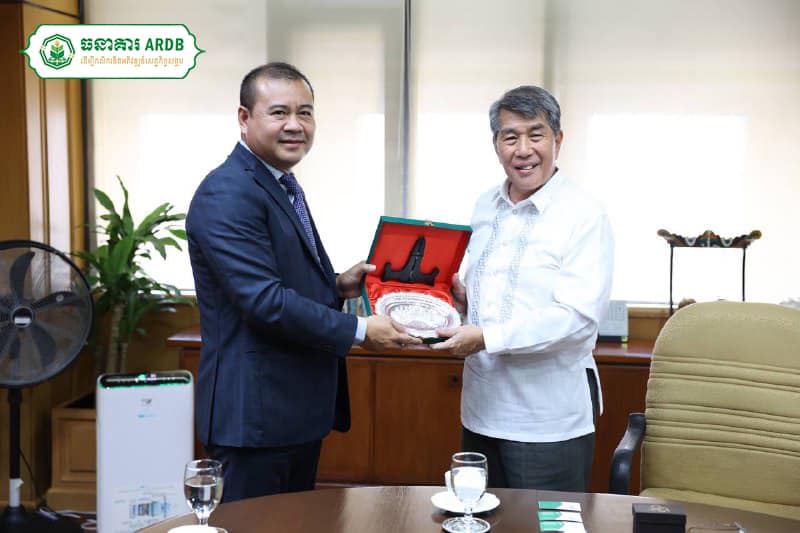 ឯកឧត្តមបណ្ឌិត កៅ ថាច បានដឹកនាំសហការី ជួបសំដែងការគួរសម​ និងពិភាក្សាការងារជាមួយ លោក Emmanuel G. Herbosa អគ្គនាយកធនាគារ​ (President and CEO) Development Bank of the Philippines នៅស្នាក់ការកណ្តាល​នៃ​ Development Bank of the Philippines​ ប្រទេសហ្វីលីពីន