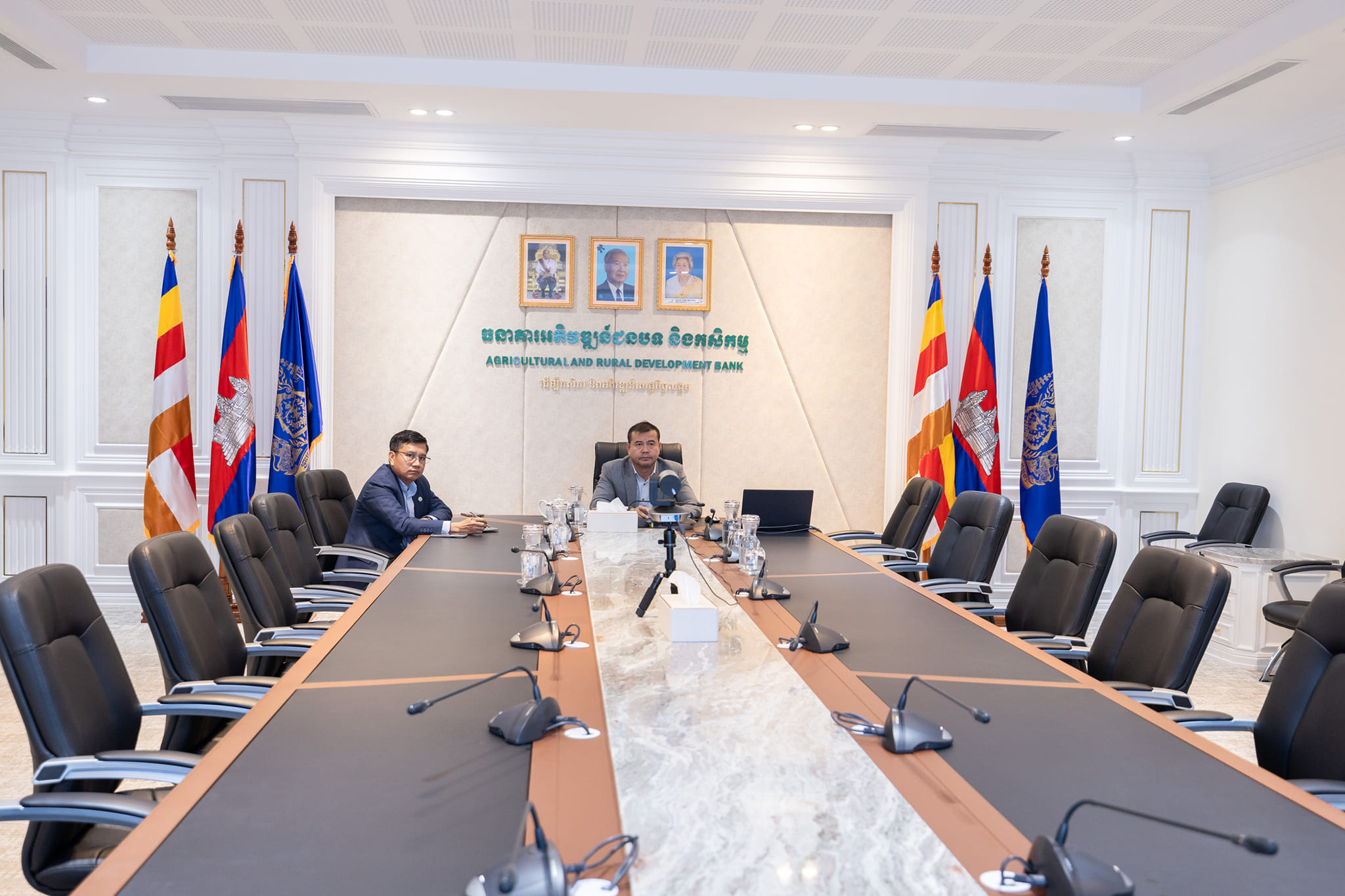 ឯកឧត្តមបណ្ឌិត កៅ ថាច ចូលរួមកិច្ចប្រជុំគណៈកម្មាធិការសម្របសម្រួលការអភិវឌ្ឍសេដ្ឋកិច្ចក្រៅប្រព័ន្ធ តាមរយៈប្រព័ន្ធ Zoom