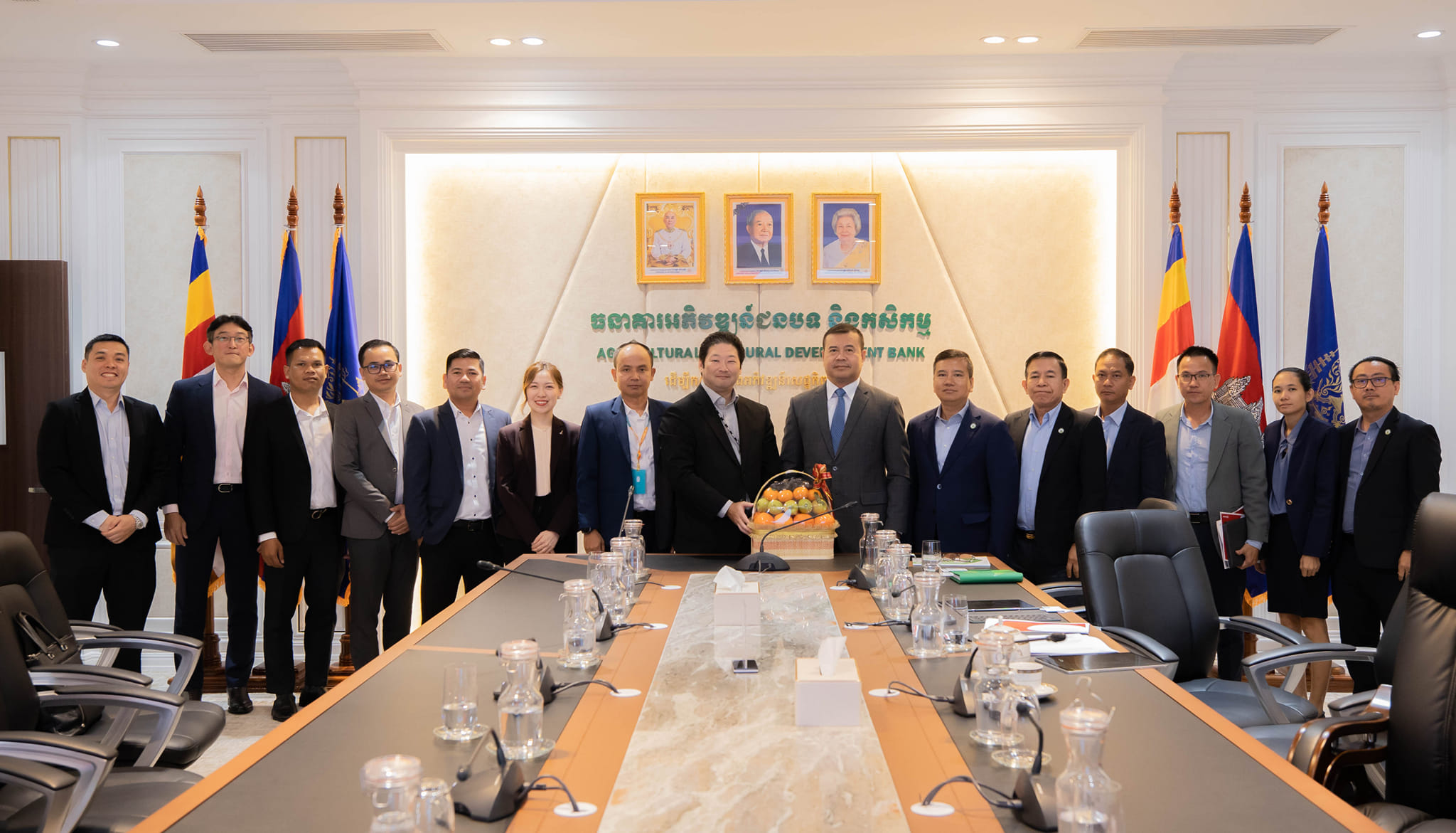 ឯកឧត្ដមបណ្ឌិត កៅ ថាច បានអនុញ្ញាតឱ្យគណៈគ្រប់គ្រងជាន់ខ្ពស់នៃធនាគារ Mitsubishi UFJ Financial Group Bank Ltd. (MUFG Bank), Ltd. និងធនាគារ ហត្ថា ម.ក ចូលជួបពិភាក្សាការងារលើគម្រោង Export Credit Agency (ECA)