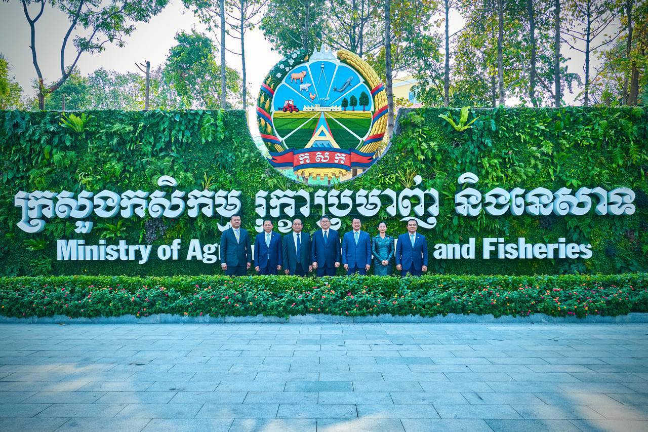 ឯឧត្តមបណ្ឌិត កៅ ថាច បានអញ្ជេីញចូលរួមក្នុង​ពិធីបិទសន្និបាតបូកសរុបការងារកសិកម្ម​ រុក្ខាប្រមាញ់​ និងនេសាទទូទាំងប្រទេសឆ្នាំ២០២៤​ និងលើកទិសដៅអនុវត្តឆ្នាំ២០២៥​