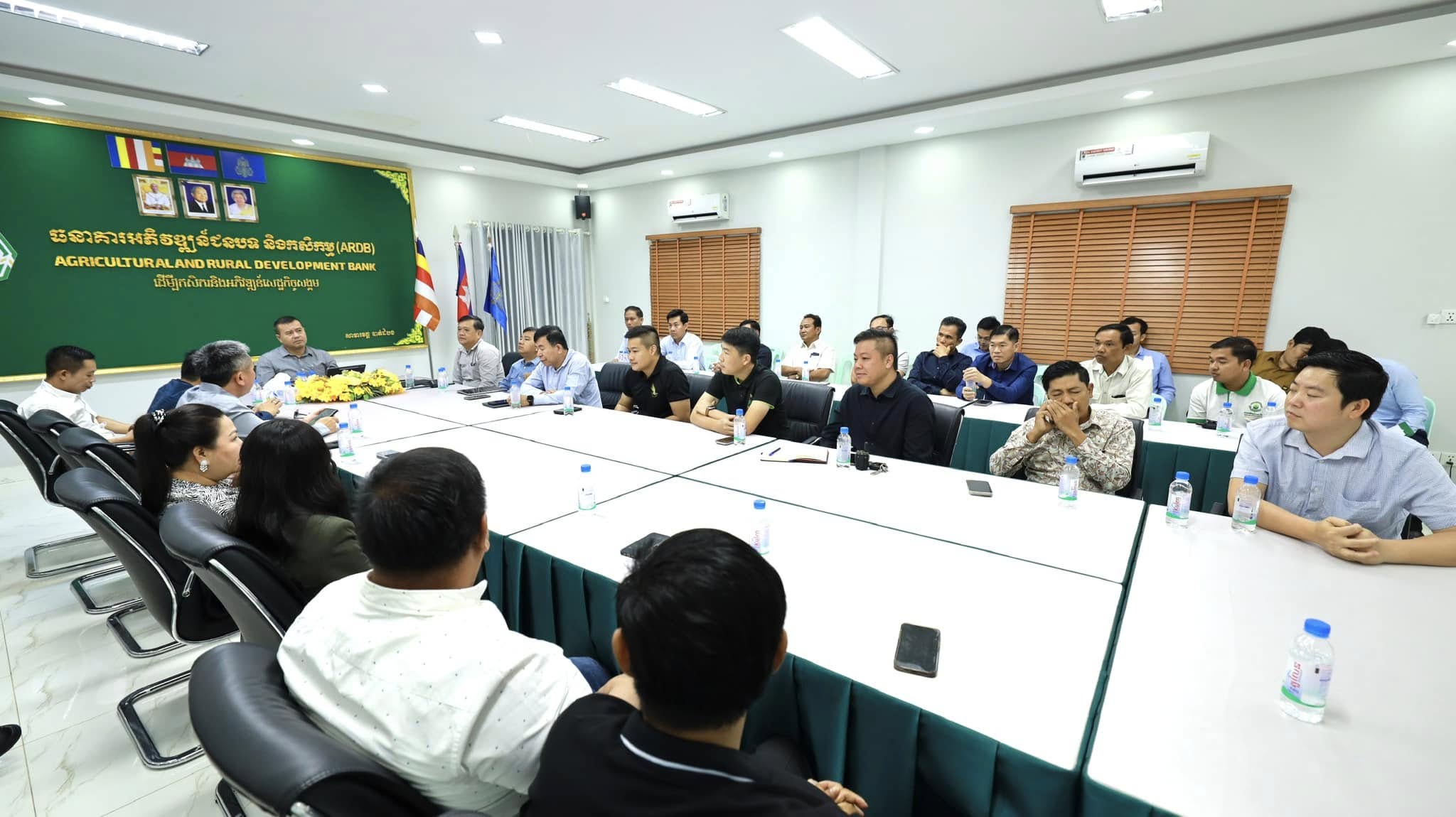 ឯកឧត្តមបណ្ឌិត កៅ ថាច បានអញ្ជើញផ្សព្វផ្សាយហិរញ្ញប្បទានពិសេសបន្ថែមរបស់រាជរដ្ឋាភិបាលចំនួន ៣០លានដុល្លារ ដល់បណ្តារោងម៉ាស៊ីនកិនស្រូវនៅជុំវិញ ខេត្តពោធិ៍សាត់, បាត់ដំបង និងបន្ទាយមានជ័យ បាត់ដំបង