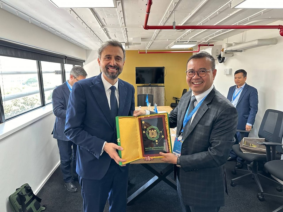 ឯកឧត្តមបណ្ឌិត កៅ ថាច បានអញ្ជើញ ជួបពិភាក្សាការងារទ្វេភាគីជាមួយ លោក Alvaro Lario ប្រធានអង្គការមូលនិធិអន្តជាតិសម្រាប់ការអភិវឌ្ឍកសិកម្ម (International Fund for Agricultural Development- IFAD)