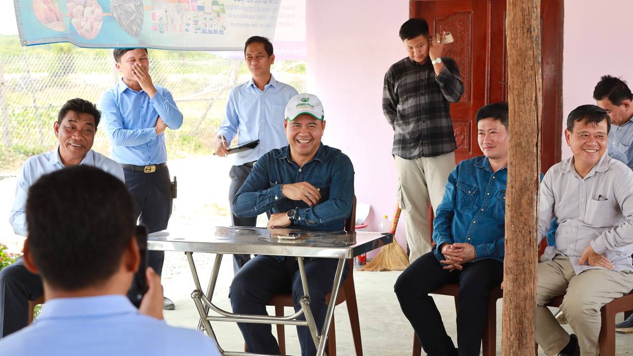 អគ្គនាយកធនាគារ ARDB អញ្ជើញផ្សព្វផ្សាយស្តីពីឥណទានដល់សហគមន៍ដាំបន្លែ ចិញ្ចឹមសត្វ ក្នុងស្រុកស្ទោងខេត្តកំពង់ធំ និងខេត្តសៀមរាប