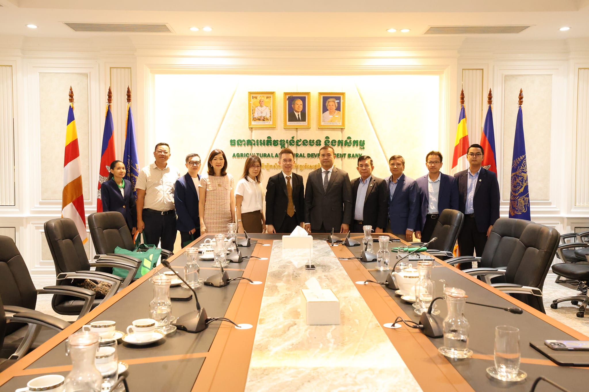 ឯកឧត្តមបណ្ឌិត កៅ ថាច និងសហការី បានជួបពិភាក្សាការងារជាមួយវិនិយោគិនមកពីប្រទេសសិង្ហបុរី