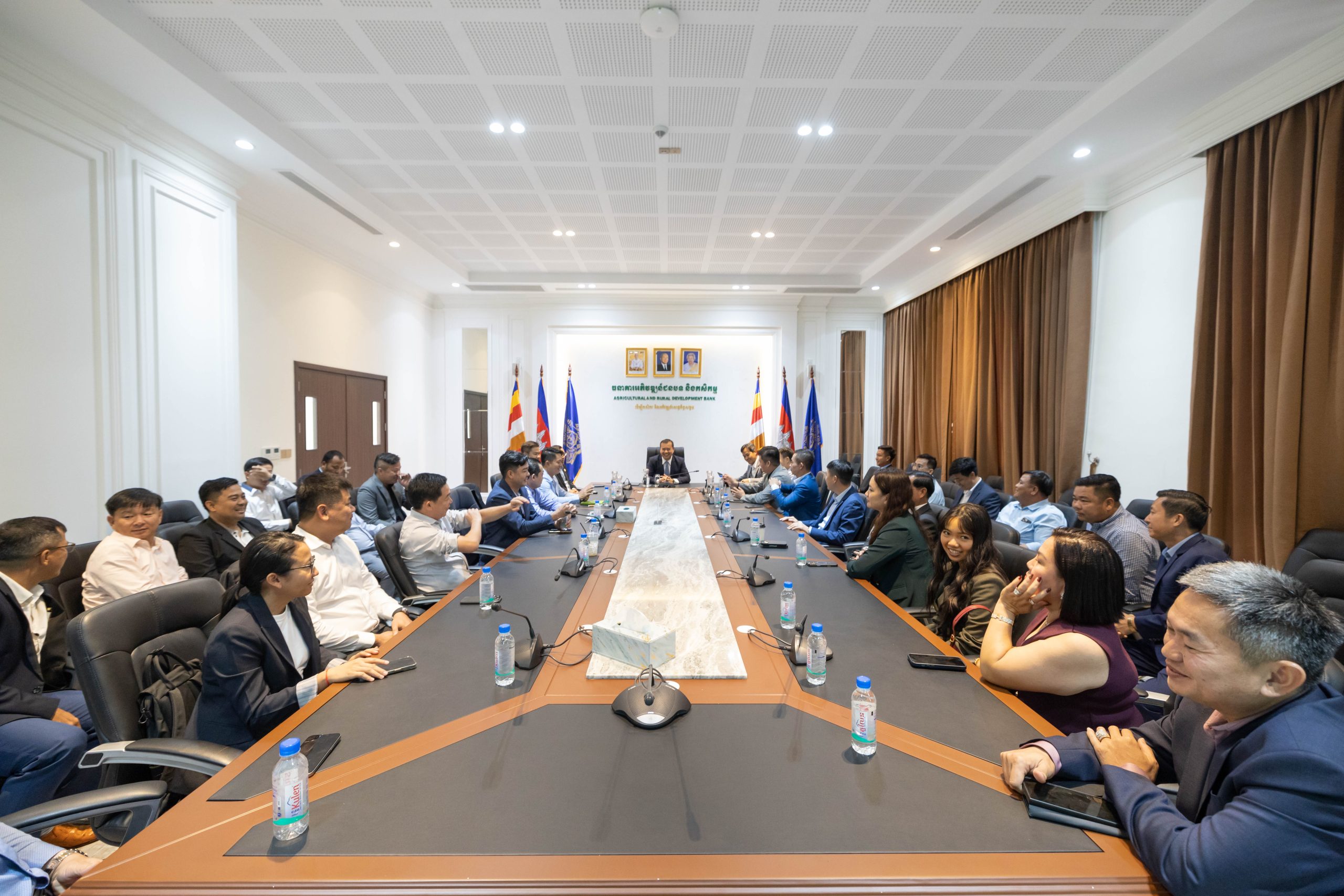 ឯកឧត្ដមបណ្ឌិត កៅ ថាច បានអញ្ជើញជួបប្រជុំជាមួយសហព័ន្ធស្រូវអង្ករកម្ពុជា, តំណាងរោងម៉ាស៊ីនកិនស្រូវ និងក្រុមហ៊ុននាំចេញអង្ករ