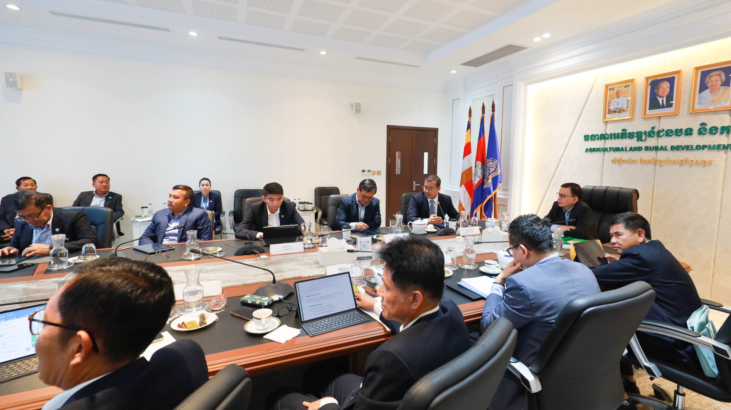 ក្រុមប្រឹក្សាភិបាលនៃធនាគារអភិវឌ្ឍន៍ជនបទ និងកសិកម្ម (ធ.អ.ជ.ក.) បានប្រជុំក្រុមប្រឹក្សាភិបាល អាណត្តិទី៩ លើកទី៨