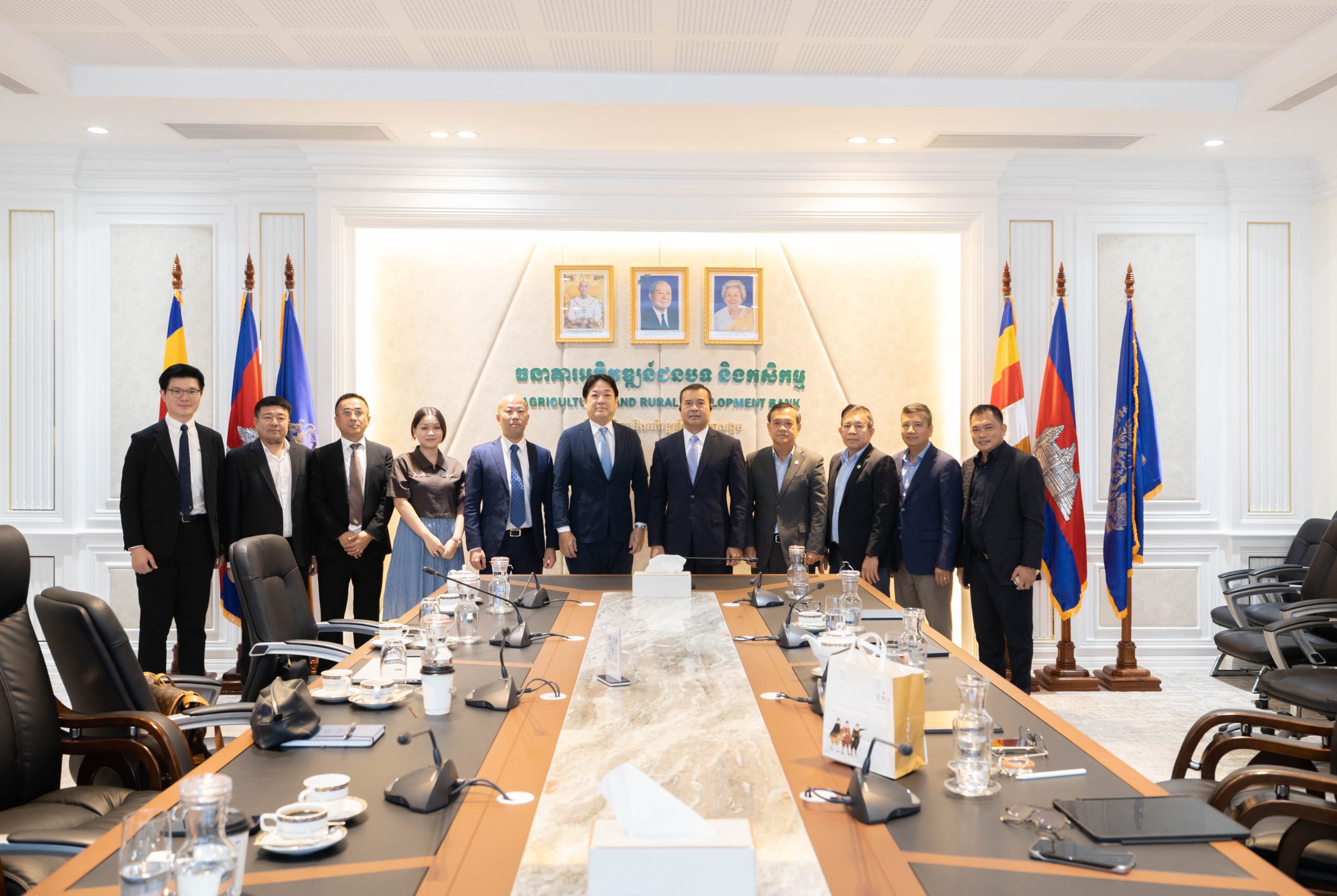 ឯកឧត្តមបណ្ឌិត កៅ ថាច បានអនុញ្ញាតឱ្យគណៈប្រតិភូ និងក្រុមហ៊ុនជប៉ុន ចូលជួបសម្ដែងការគួរសម និងពិភាក្សាលើ កិច្ចសហប្រតិបត្តិការរវាងធនាគារ ARDB និងក្រុមហ៊ុនជប៉ុន