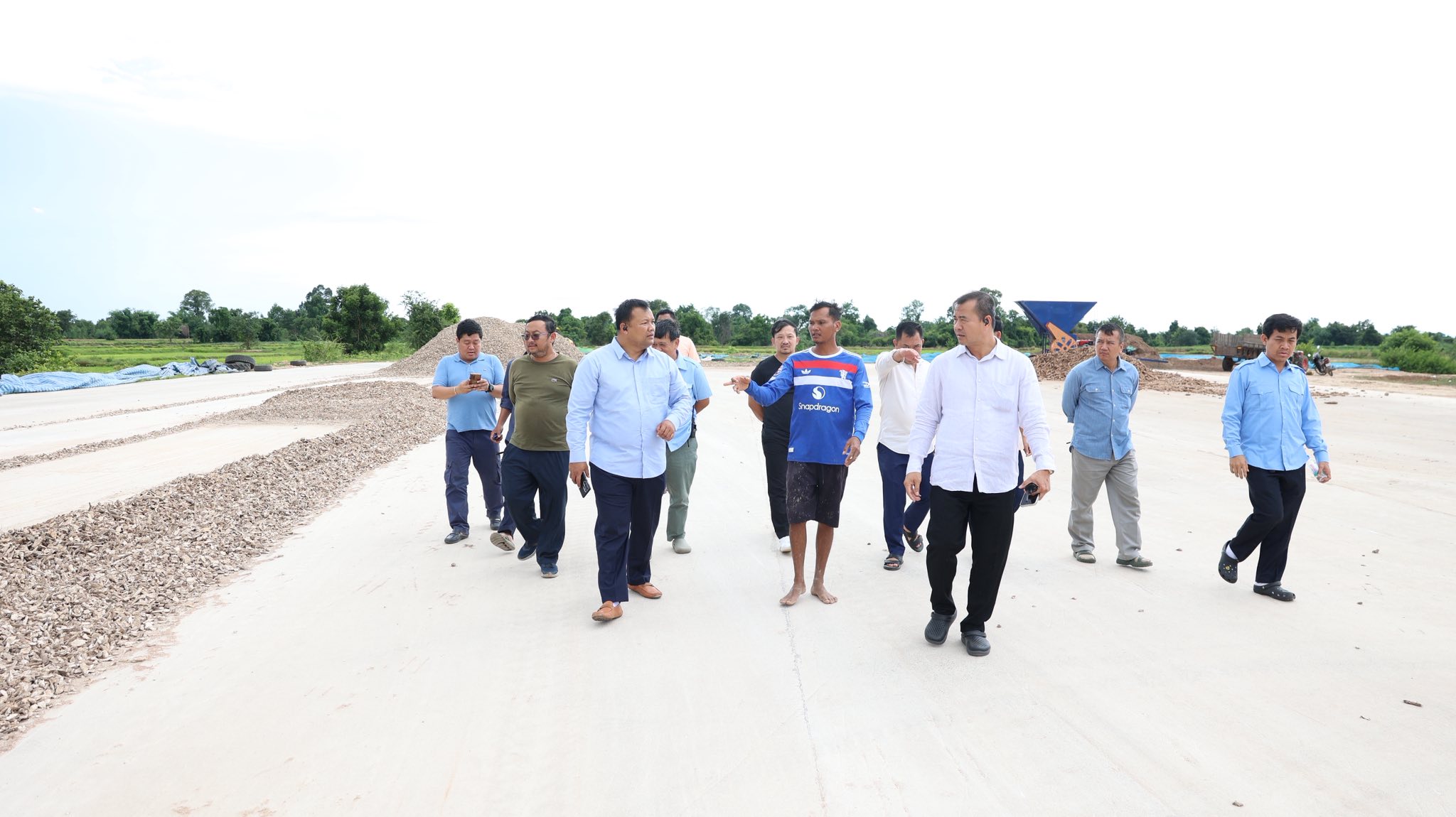 ឯកឧត្តម​បណ្ឌិត​ កៅ​ ថាច បានចុះ​ ពិនិត្យ​សកម្មភាព​ប្រមូល​ទិញ​ និង​ស្តុក​ពោត​ និង​ដំឡូង​មី​ នៅ​តាម​ទីលាន​ប្រមូល​ទិញ​ ឃ្លាំង​ស្កុក​ និង​ឡសម្ងួត​ពោត​ និង​ដំឡូង​មី​