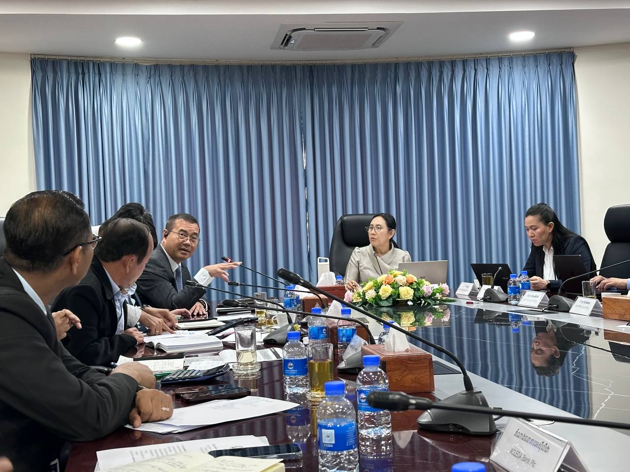 ឯកឧត្តមបណ្ឌិត កៅ ថាច និងសហការី អញ្ជើញចូលរួមកិច្ចប្រជុំនៅក្រសួងពាណិជ្ជកម្ម ស្តីពីកិច្ចសហប្រតិបត្តិការជំរុញការប្រមូលទិញកសិផលខ្មែរ