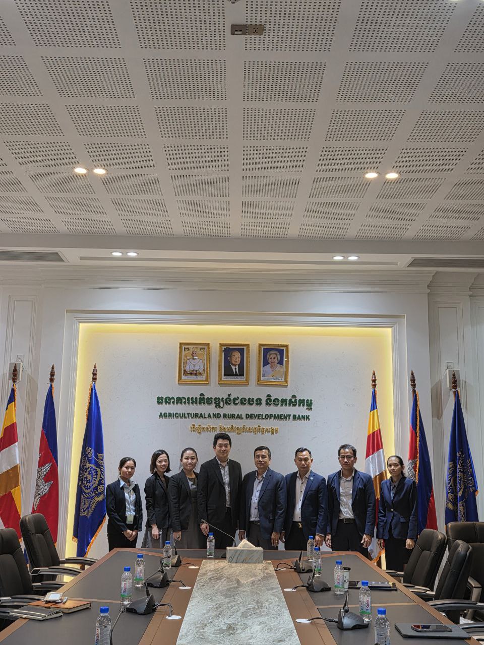 ឯកឧត្តម បាន លឹម រួមទាំងសហការី បានដឹកនាំកិច្ចប្រជុំពិភាក្សាជាមួយតំណាងធនាគារ ICBC ក្នុងគោលបំណងផ្សារភ្ជាប់កិច្ចសហប្រតិបត្តិការលើការលើកកម្ពស់ការវិនិយោគលើវិស័យកសិកម្ម និងធរុកិច្ចបៃតង