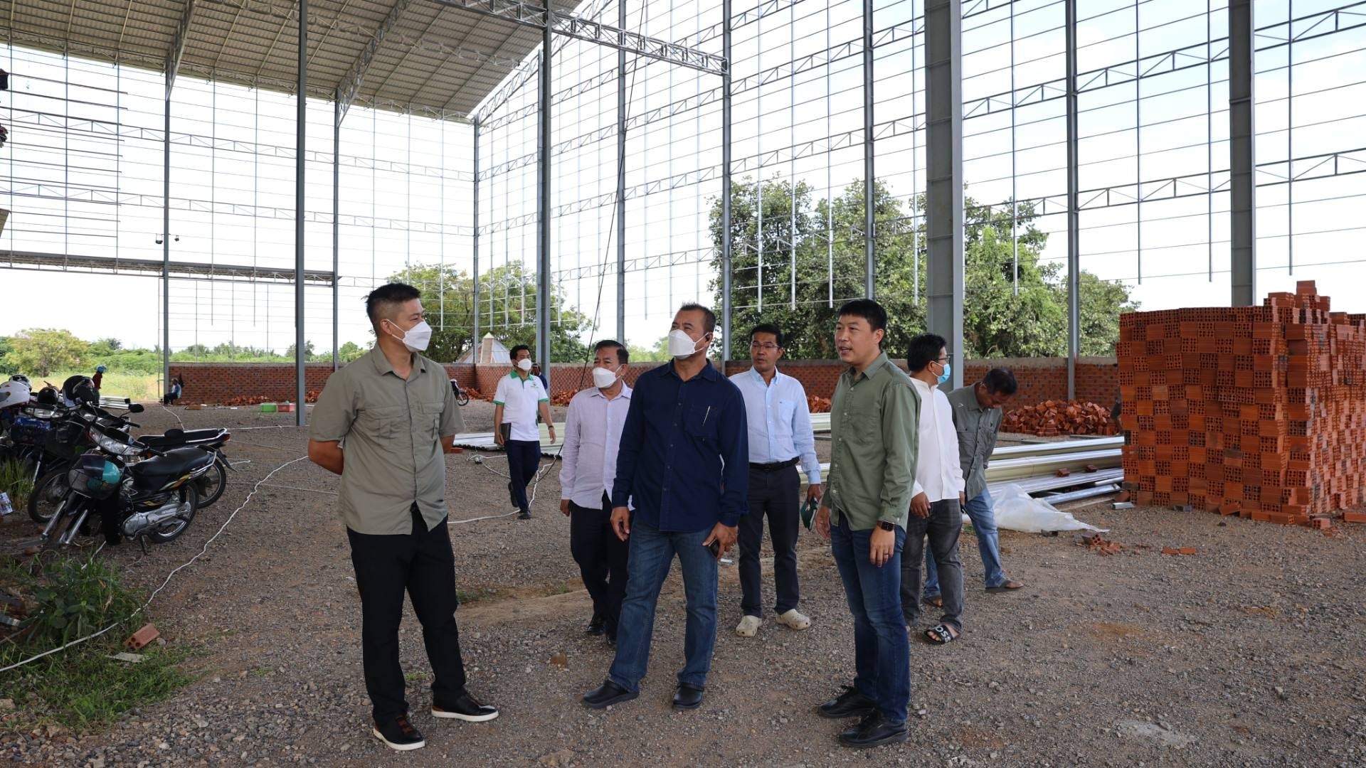 ឯកឧត្តមបណ្ឌិត កៅ ថាច និងសហការីបានបន្តដំណើរចុះត្រួតពិនិត្យសន្និធិស្រូវ-អង្ករ, សកម្មភាពការប្រមូលទិញស្រូវសម្រាប់បម្រើឲ្យការកិនកែច្នៃអង្ករនាំចេញនិងលក់ក្នុងស្រុក ព្រមទាំងផែនការបន្តទិញស្រូវ