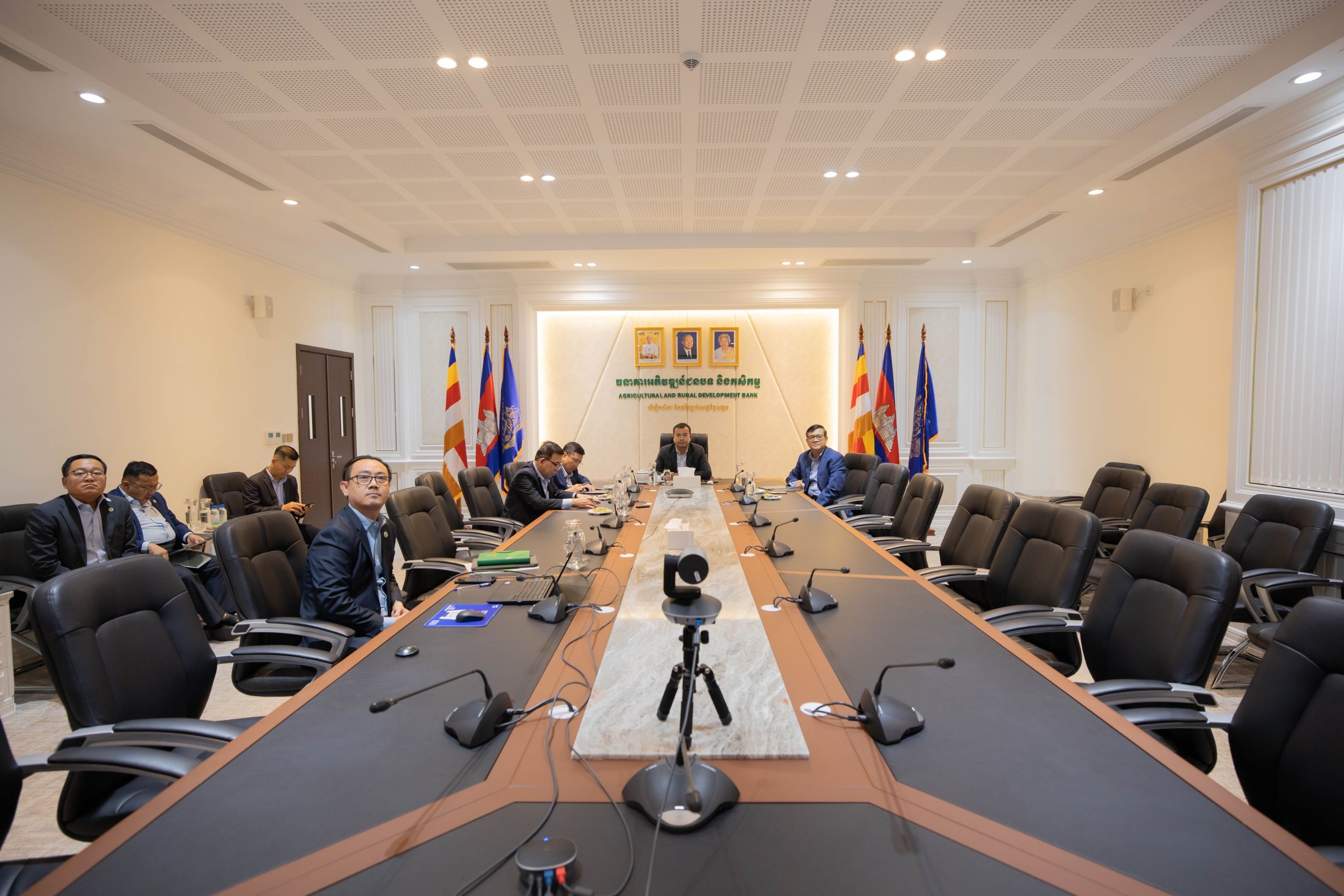 ក្រុមប្រឹក្សាភិបាលនៃធនាគារអភិវឌ្ឍន៍ជនបទ និងកសិកម្ម (ធ.អ.ជ.ក.) បានប្រជុំក្រុមប្រឹក្សាភិបាល អាណត្តិទី៩ វិសាមញ្ញទី៥