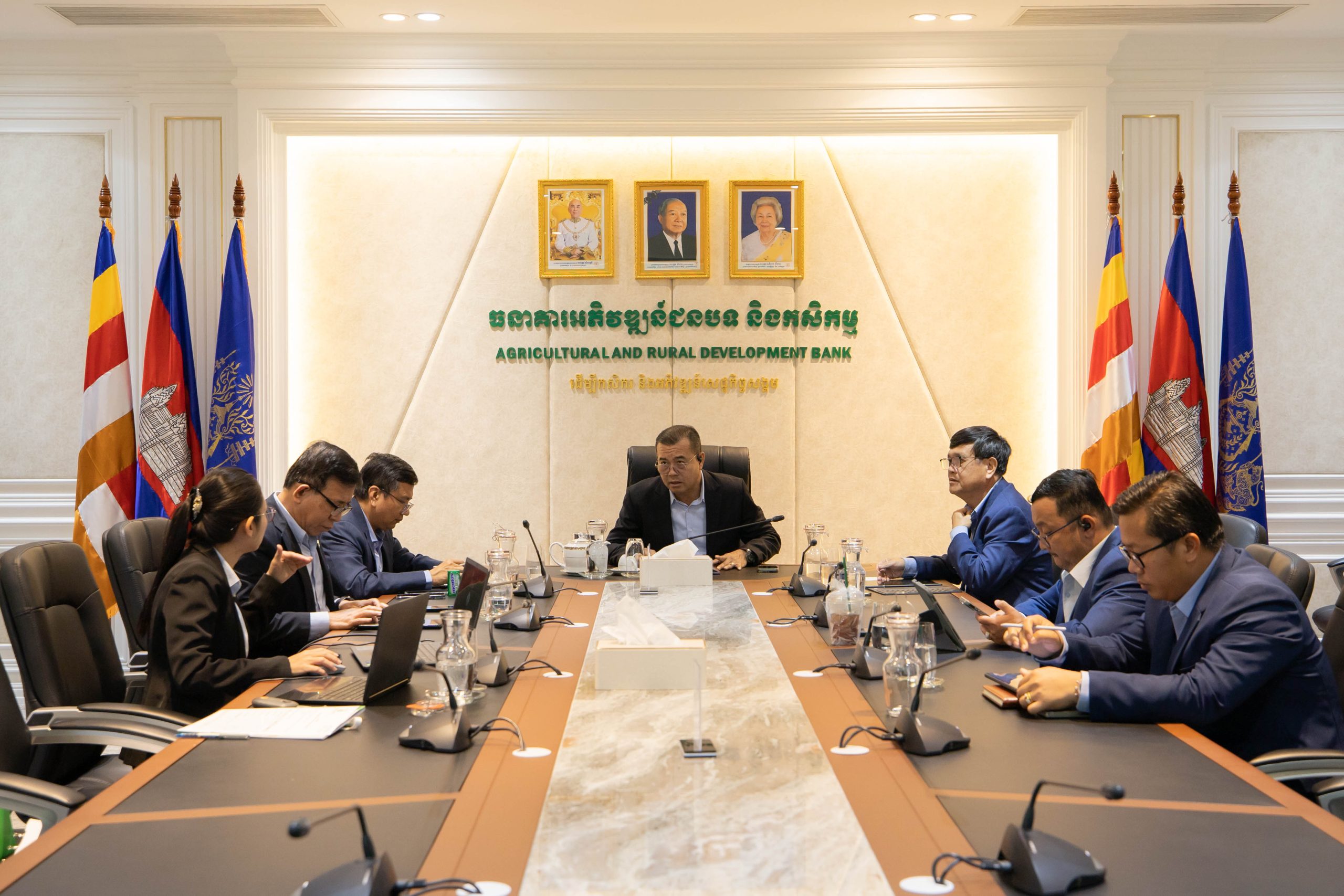 ឯកឧត្តមបណ្ឌិត កៅ ថាច ជាប្រធាននៃក្រុមប្រឹក្សាវិន័យ ដើម្បីពិនិត្យ និងសម្រេច​លើការ​កំណត់តួនាទីបុគ្គលិក​ស្របតាម​រចនាសម្ព័ន្ធថ្មីរបស់នាយកដ្ឋាន-អង្គភាព និងកិច្ចការផ្សេងៗពាក់ព័ន្ធនឹងការគ្រប់គ្រងធនធានមនុស្សរបស់ធនាគារ ARDB