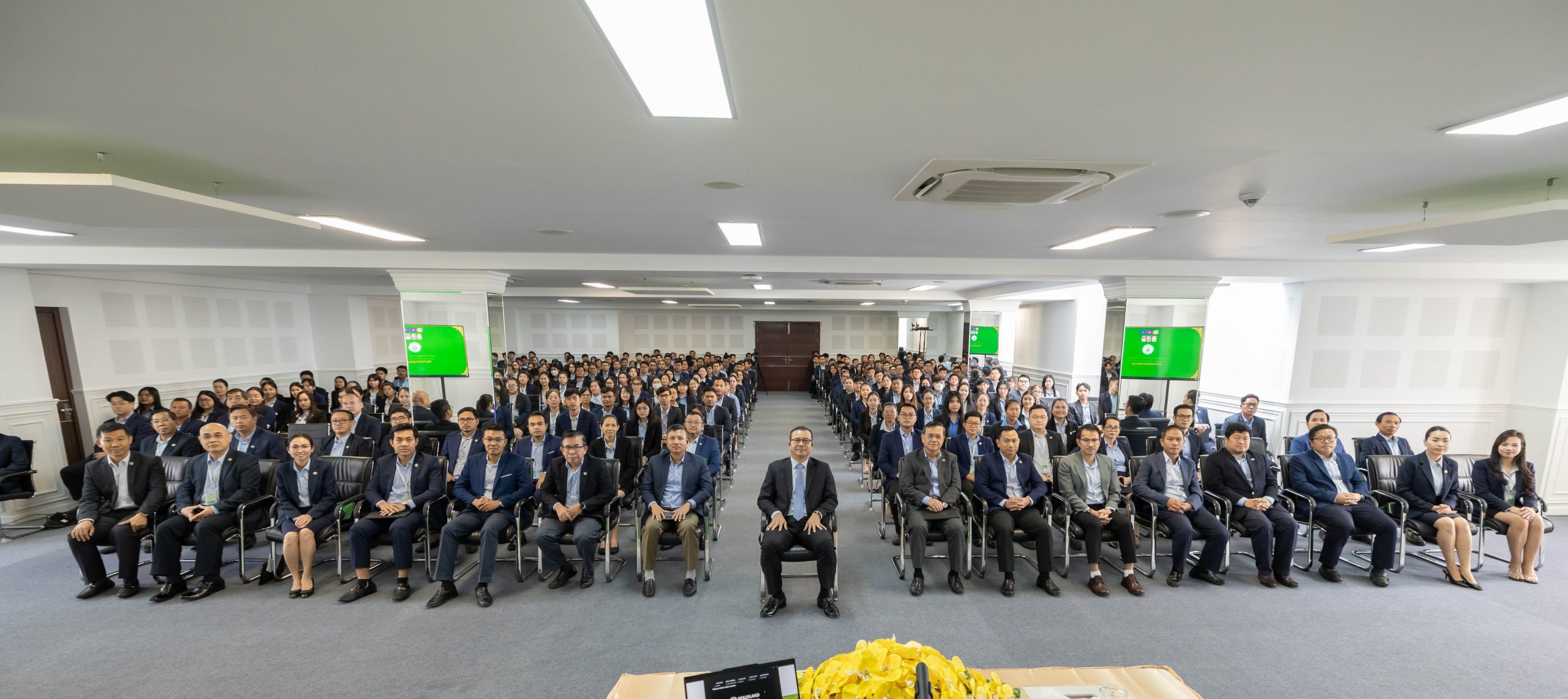 កិច្ចប្រជុំប្រចាំខែ ដើម្បីពិនិត្យមើលវឌ្ឍនភាពការងារ និងចែករំលែកចំណេះដឹងតាមរយៈការធ្វើបទបង្ហាញពីភាពជាអ្នកដឹកនាំ