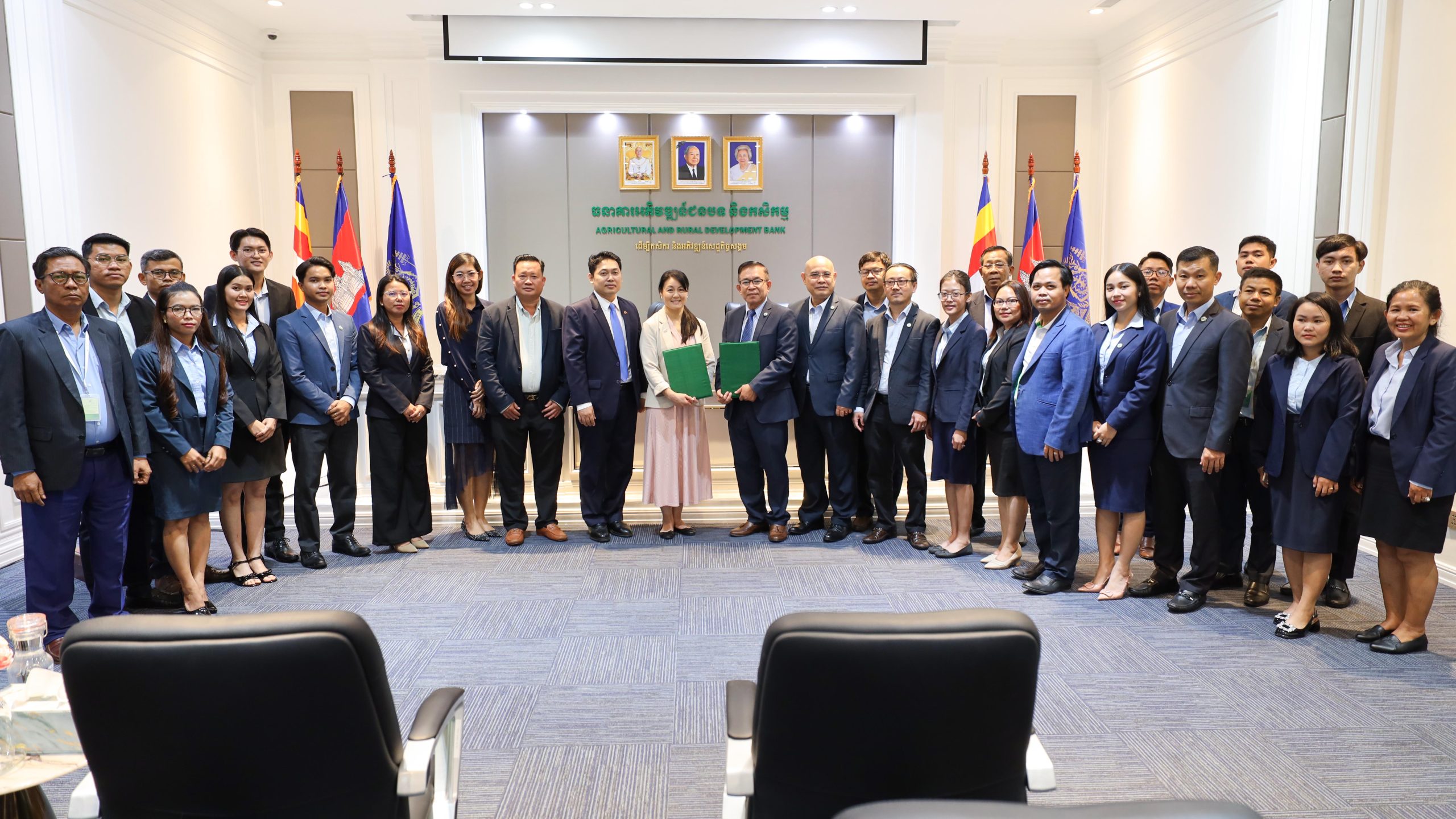 ធនាគារអភិវឌ្ឍន៍ជនបទ និងកសិកម្ម(ARDB)និងអង្គការ Catalyste+ ចុះអនុស្សរណៈយោគយល់គ្នាស្តីពី “ភាពជាដៃគូក្នុងកម្មវិធីការពន្លឿន ការពង្រឹងសិទ្ធអំណាចរបស់ស្ត្រីតាមរយៈការបណ្តុះបណ្តាលជំនាញបច្ចេកទេសផលិតមាតិកាផ្សាយ”