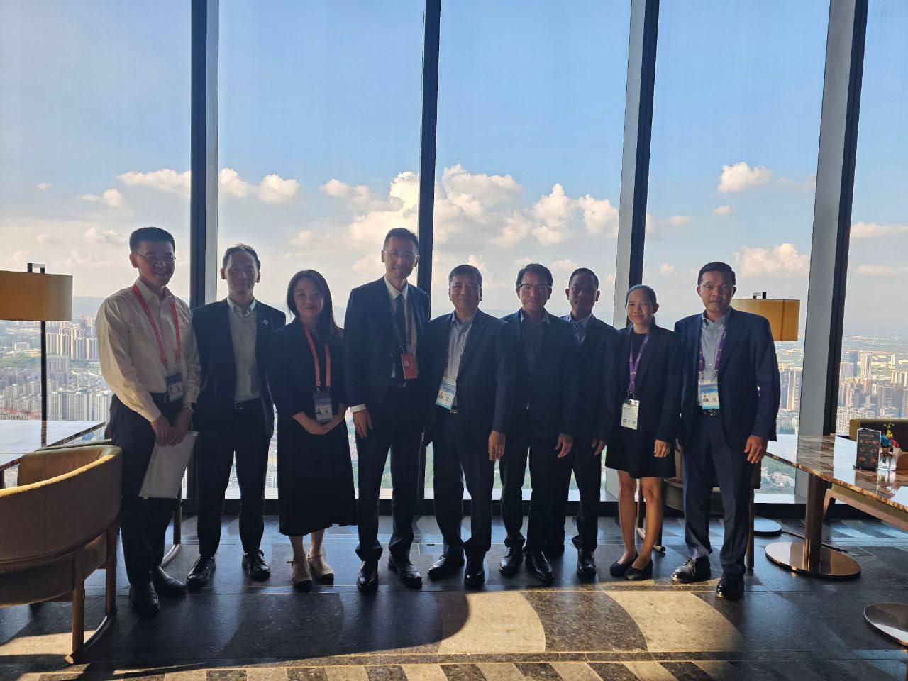 ឯកឧត្តម បាន លឹម និងសហការីបានទទួលជួបជាមួយគ្រឹះស្ថានធនាគារ/ហិរញ្ញវត្ថុ រួមមាន ធនាគារឧស្សាហកម្ម និងពាណិជ្ជកម្មនៃប្រទេសចិន, ធនាគារ Beibu Gulf Bank ខេត្តក្វាងស៊ី និងគ្រឹះស្ថានប្រព័ន្ធទូទាត់អន្តរធនាគារឆ្លងដែន (CIPS)