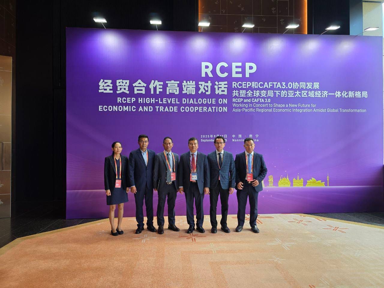 ឯកឧត្តម បាន លឹម បានដឹកនាំ​គណៈប្រតិភូ​ចូលរួម ពិព័រណ៍ចិន-អាស៊ានលើកទី២២ និងវេទិកានៃកិច្ចសន្ទនាជាន់ខ្ពស់លើកទី៥