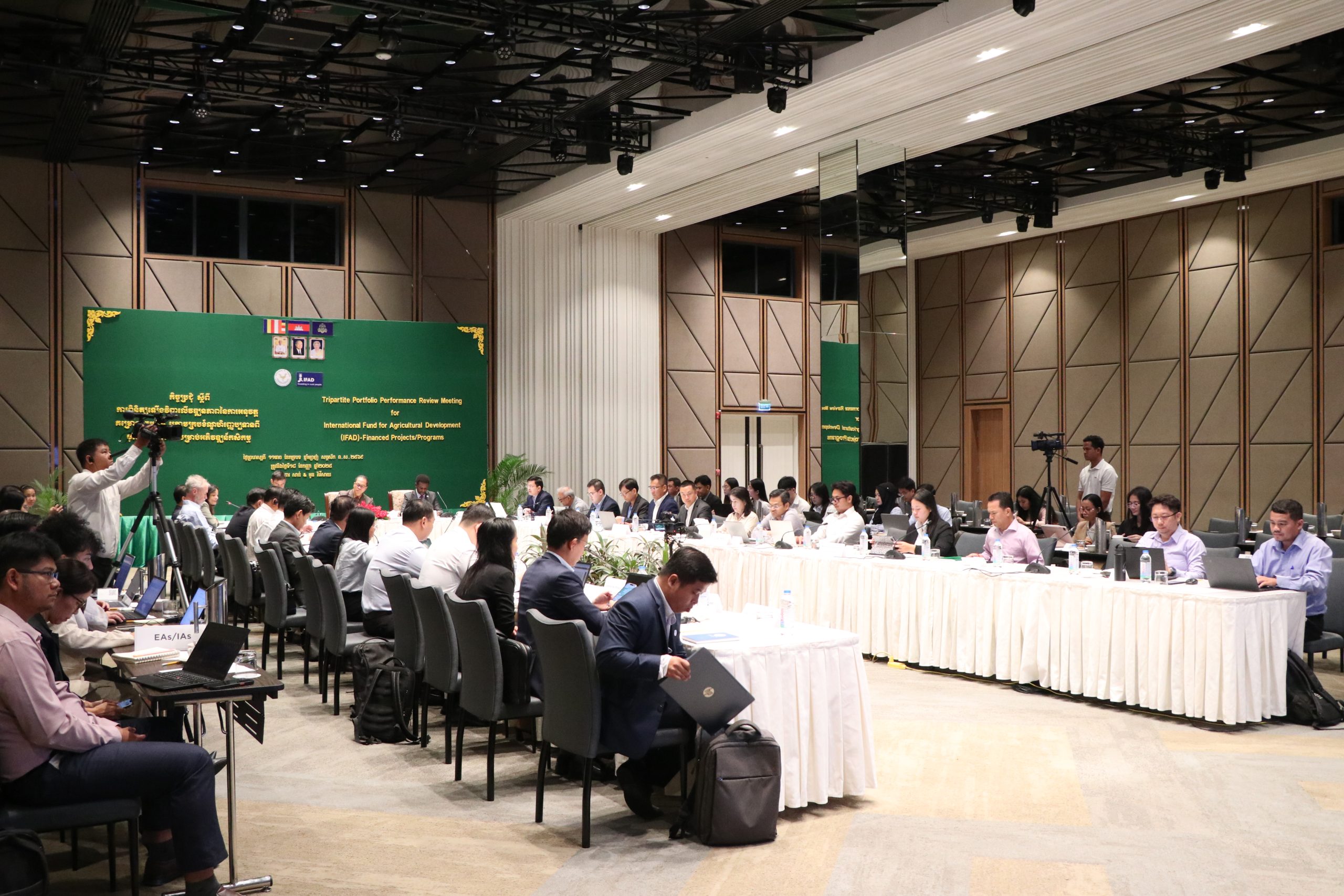 ឯកឧត្តម ប៉ិច សានី និងសហការី បានអញ្ជើញរួមក្នុងកិច្ចប្រជុំ ដើម្បីពិនិត្យឡើងវិញលើការអនុវត្តគម្រោង ក្រោមការគាំទ្រហិរញ្ញប្បទានពីមូលនិធិអន្តរជាតិសម្រាប់អភិវឌ្ឍន៍កសិកម្ម (IFAD)