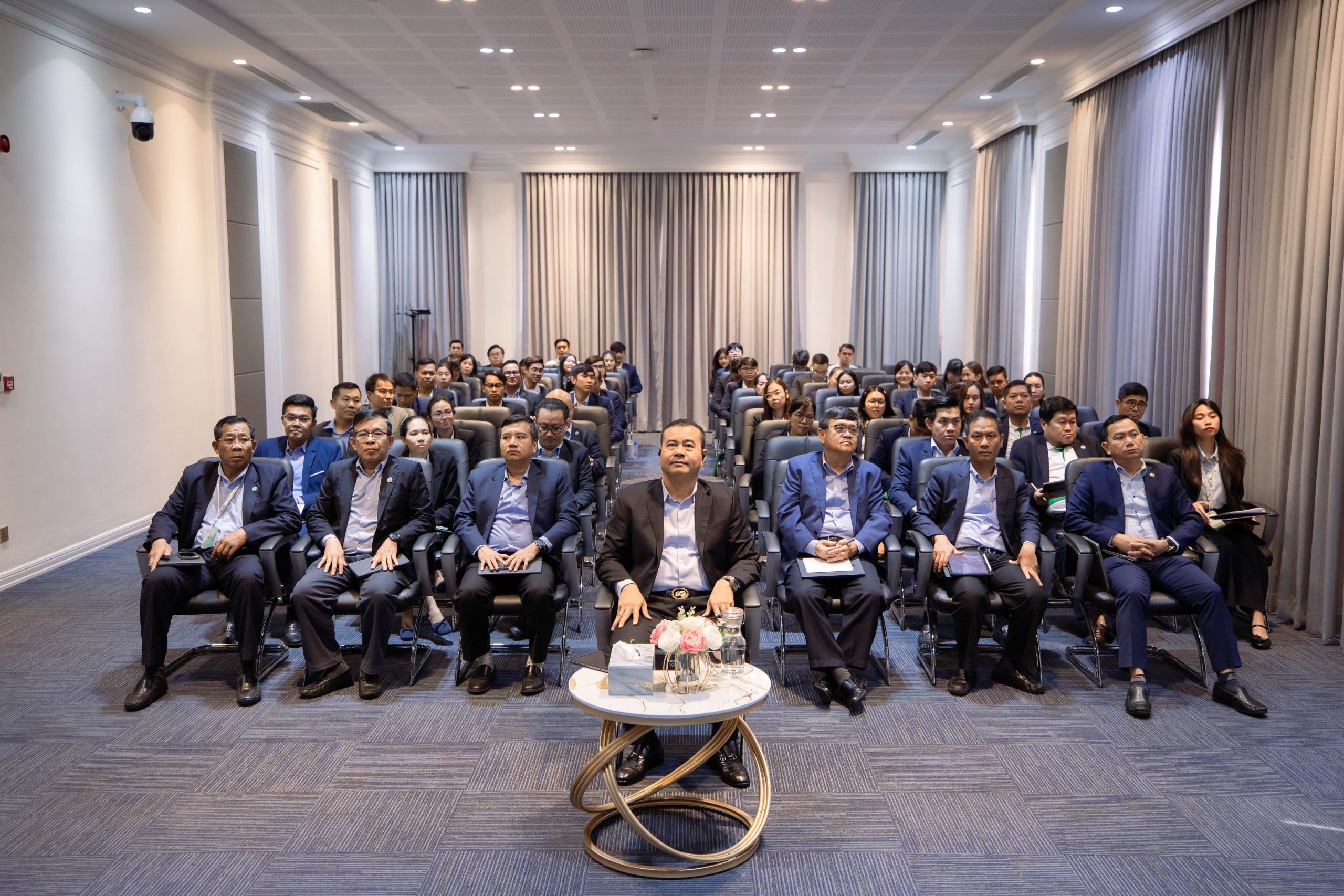 ឯកឧត្តមបណ្ឌិត កៅ ថាច បានចូលរួមជាអធិបតីក្នុងពិធីបើកសិក្ខាសាលាពិគ្រោះយោបល់លើសេចក្តីព្រាងរបាយការណ៍ស្រាវជ្រាវ ស្តីពី “Linkages of Green Finance to Cambodian Sustainable Development Goals: The Contribution of ARDB”