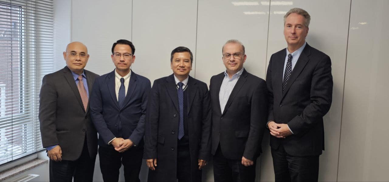 ឯកឧត្តម បាន លឹម ព្រមទាំងសហការី បានជួបសម្តែងការគួរសម និងពិភាក្សាការងារជាមួយថ្នាក់ដឹកនាំជាន់ខ្ពស់របស់ធនាគារ អ៊ីអាយអេក ហែមប៊ើក (EIH Bank Hamburg) ប្រចាំប្រទេសអាឡឺម៉ង់