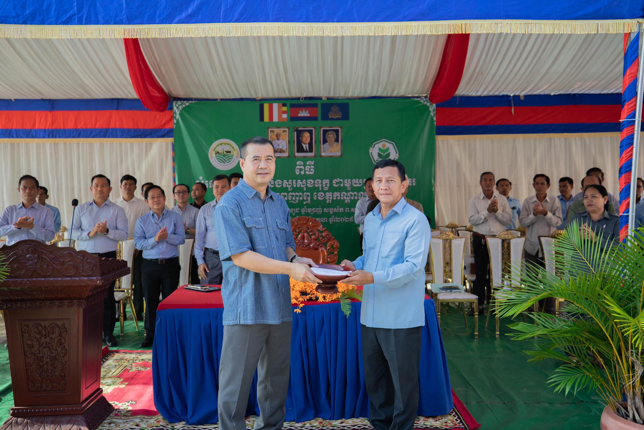 ឯកឧត្តមបណ្ឌិត កៅ ថាច និងសហការី អញ្ជើញជាអធិបតីក្នុងពិធីសំណេះសំណាល និងសួរសុខទុក្ខប្រជាកសិករនៅស្រុកពញាឮ ខេត្តកណ្តាល