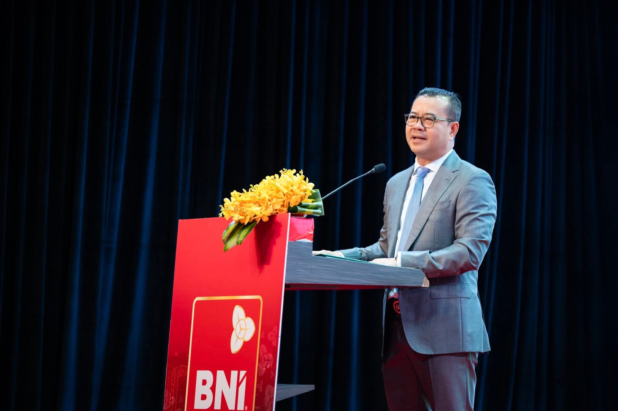 ឯកឧត្តមបណ្ឌិត កៅ ថាច បានអញ្ជើញផ្តល់កិត្តិយសចូលរួមថ្លែងសុន្ទរកថាគន្លឹះ និងចែករំលែកនូវចក្ខុវិស័យអំពីការវិនយោគសម្រាប់អនាគត ក្នុង “មហាសន្និបាតថ្នាក់ជាតិ BNI កម្ពុជា ឆ្នាំ២០២៥ ក្រោមប្រធានបទ៖ UNITED for a THRIVING FUTURE”