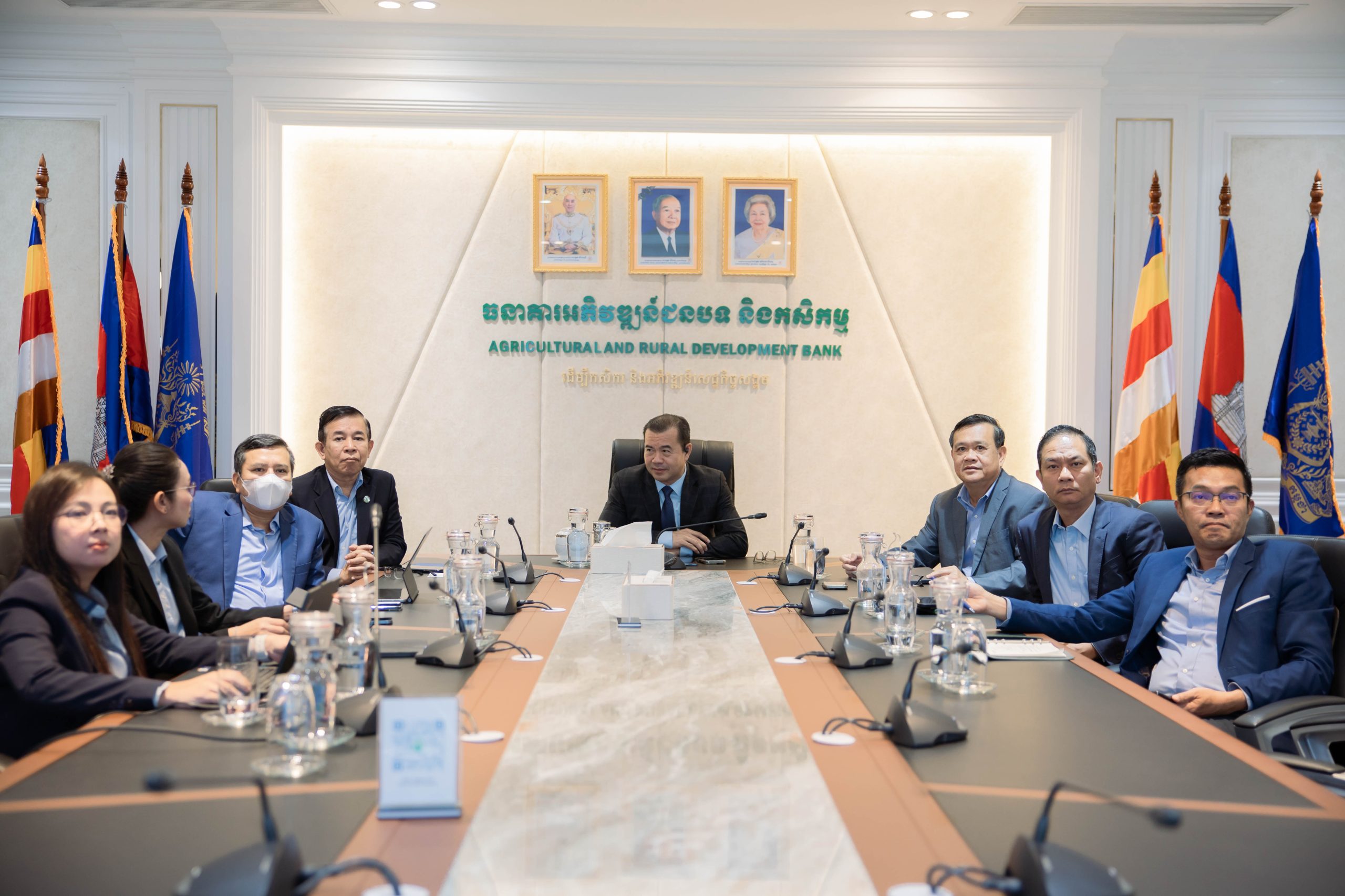 (ភាសាខ្មែរ) ឯកឧត្ដមបណ្ឌិត កៅ ថាច បានដឹកនាំកិច្ចប្រជុំថ្នាក់ដឹកនាំជាមួយនាយកដ្ឋានពាក់ព័ន្ធ ដើម្បីពិនិត្យ និងពិភាក្សាលើ លទ្ធផលការងារឆ្នាំ២០២៥ និងសេចក្តីព្រាងផែនការថវិកាប្រចាំឆ្នាំ២០២៦