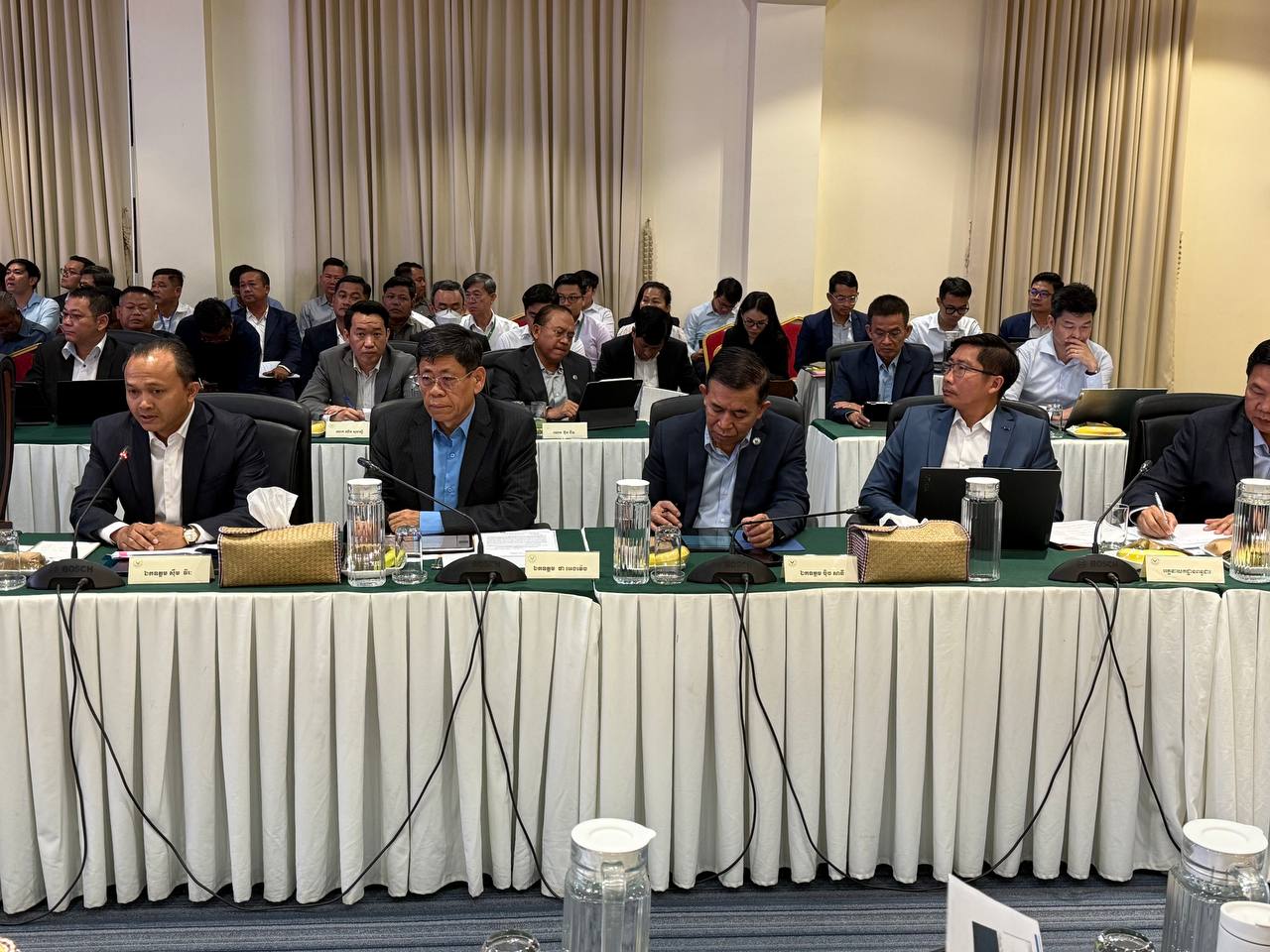 ឯកឧត្តម ប៉ិច សានី និងសហការី បានអញ្ជើញចូលរួមកិច្ចប្រជុំពិភាក្សាក្រុមការងារជុំរុញការវិនិយោគក្នុងភូមិភាគឦសាន (ក.វ.ឦសាន)លើការស្នើសុំលើកទឹកចិត្តពិសេស ការអនុគ្រោះនិងការសម្រួលនិតិវិធី ដល់គម្រោងវិនិយោគរបស់ក្រុមហ៊ុន ចំនួន ១១