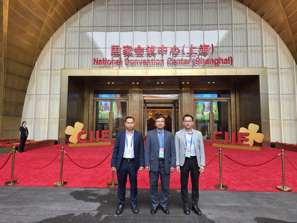 ធនាគារអភិវឌ្ឍន៍ជនបទ និងកសិកម្ម (ARDB) ចូលរួមវេទិកាសេដ្ឋកិច្ចអន្តរជាតិ Hongqiao លើកទី ៨ នៅទីក្រុងសៀងហៃ ប្រទេសចិន