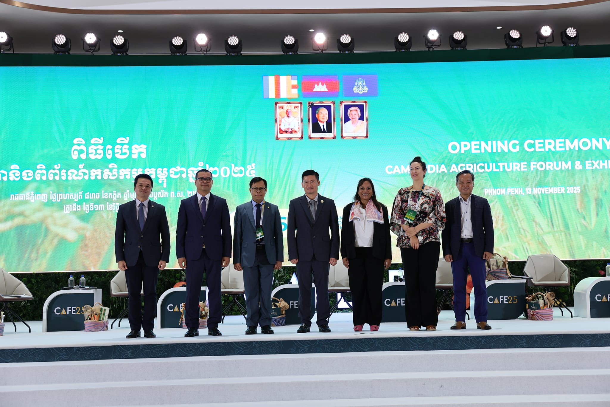 ឯកឧត្តមបណ្ឌិត កៅ ថាច ចូលរួមធ្វើជាវាគ្មិនកិត្តិយសក្នុងកិច្ចពិភាក្សាតុមូលស្តីពី ហិរញ្ញប្បទានផ្នែកកសិស្បៀងអាហារ៖ ការបិទគម្លាត និងការចាប់យកកាលានុវត្តភាពថ្មីៗ ក្នុងកម្មវិធីវេទិកា និងពិព័រណ៍កសិកម្មកម្ពុជា ២០២៥