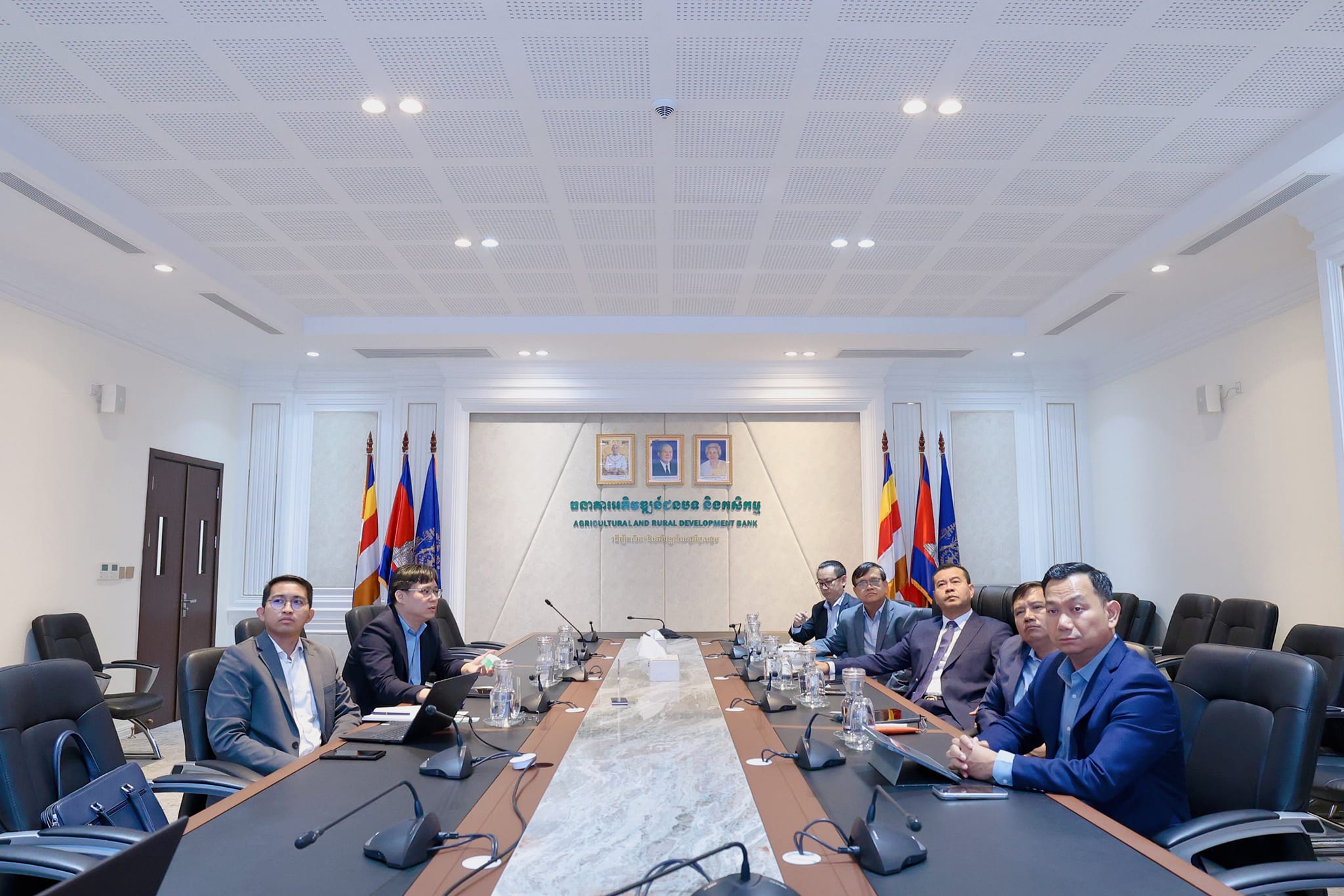 HE.Dr. Kao Thach, and colleagues allowed the representatives of Yuanta Securities (Cambodia) to meet and present full pipeline regarding debt investment and the strategy for issuing bond and other cooperation