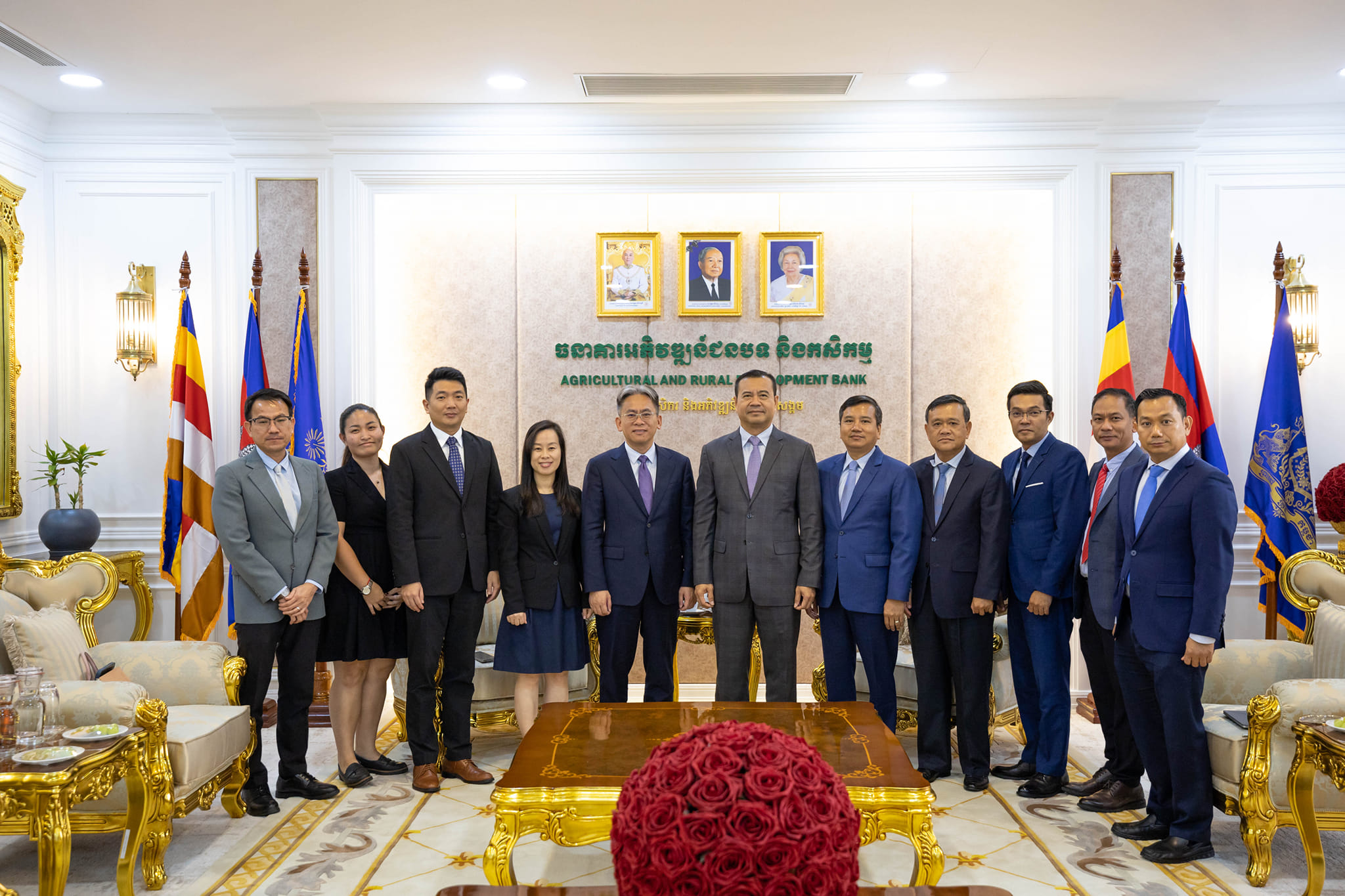 ឯកឧត្តមបណ្ឌិត កៅ ថាច ទទួលជួបពិភាក្សាការងារជាមួយលោក Lin Shiqiang ប្រធានធនាគារឧស្សាហកម្ម និងពាណិជ្ជកម្ម ចិន សាខាភ្នំពេញ (Industrial and Commercial Bank of China, Phnom Penh Branch – ICBC Phnom Penh Branch)