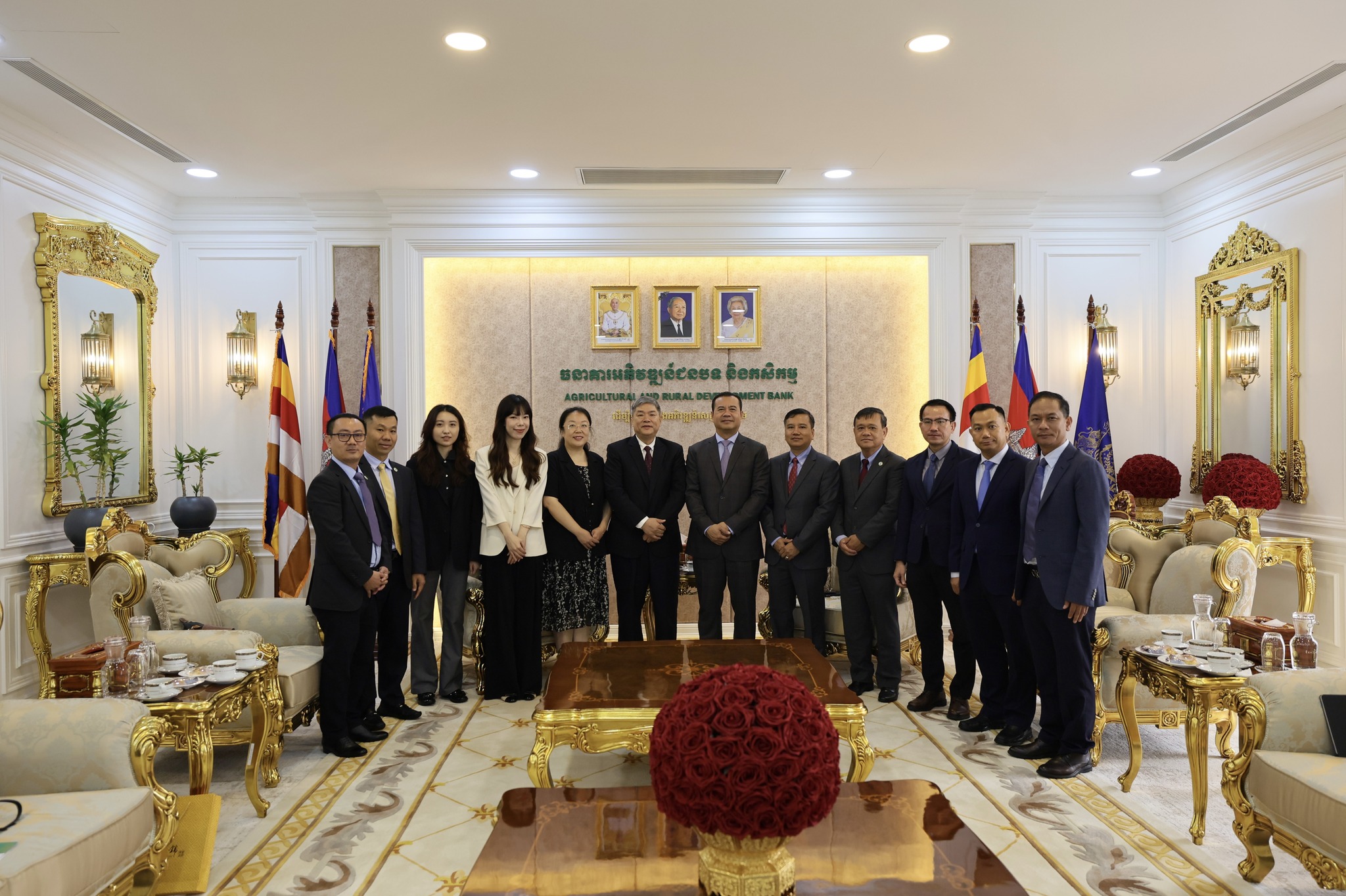 ឯកឧត្តមបណ្ឌិត កៅ ថាច  ទទួលជួបពិភាក្សាការងារជាមួយគណៈប្រតិភូ ធនាគារអភិវឌ្ឍន៍កសិកម្មប្រទេសចិន (Agricultural Development Bank of China – ADBC) ដែលដឹកនាំដោយលោក LIU Junbiao ប្រធានការិយាល័យ នៃនាយកដ្ឋានស្តារជនបទ