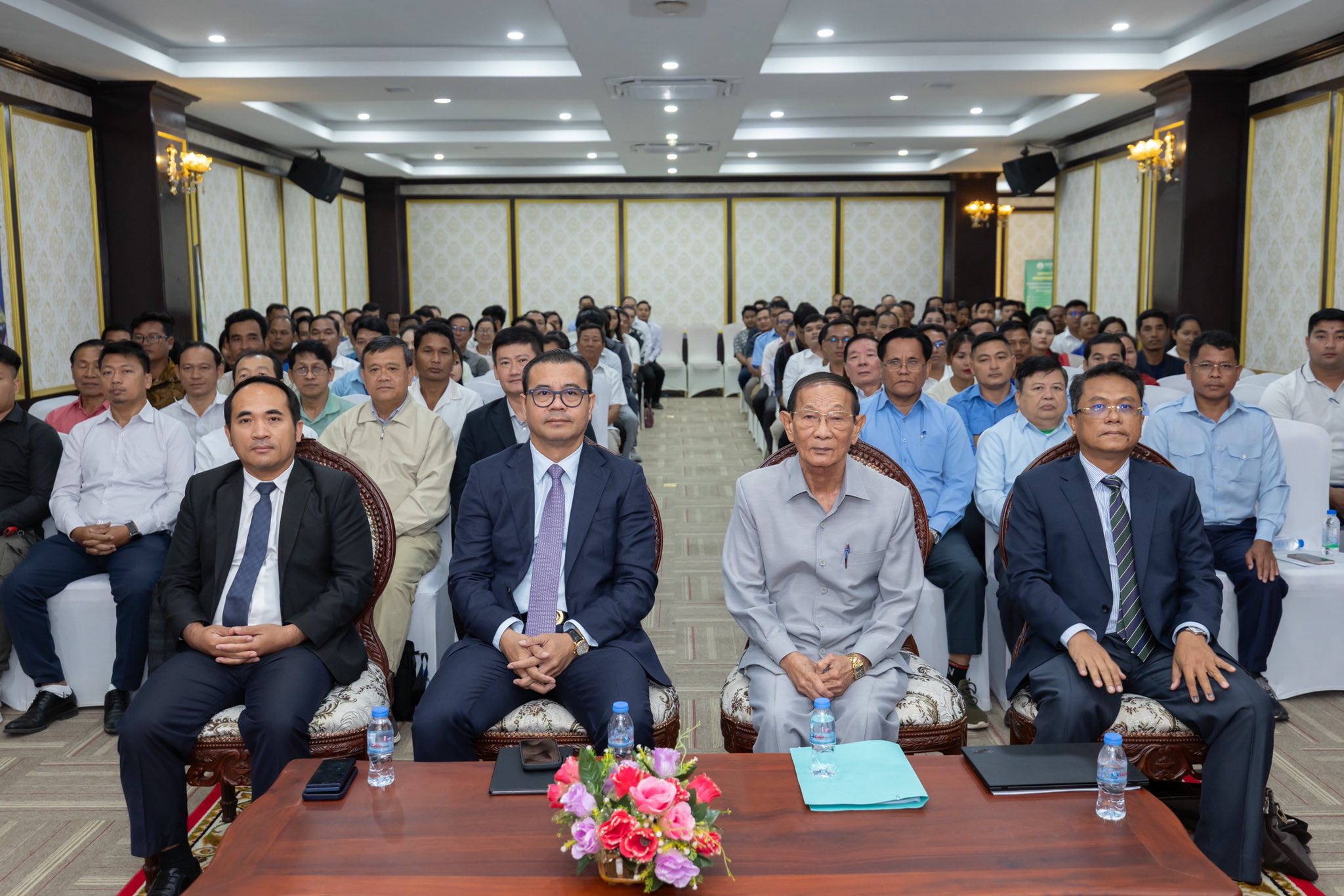 ឯកឧត្តមបណ្ឌិត កៅ ថាច ៖ «នៅពេល​សហគ្រិន ផ្តល់ប្រាក់​ឈ្នួលសមរម្យ និងការពារបរិស្ថាន សហគ្រិន កំពុងកសាងមូលដ្ឋាន​គ្រឹះនៃសង្គមដ៏ត្រឹមត្រូវ និងចីរភាព។» និងបានណែនាំអោយសហគ្រិនត្រៀមខ្លួនចូលរួមអភិវឌ្ឍ​ «សេដ្ឋកិច្ចចំណេះដឹង​ និងសេដ្ឋកិច្ចបៃតង»​ដែលកំពុងមកដល់​ និងឆ្ពោះទៅចក្ខុវិស័យឆ្នាំ២០៥០