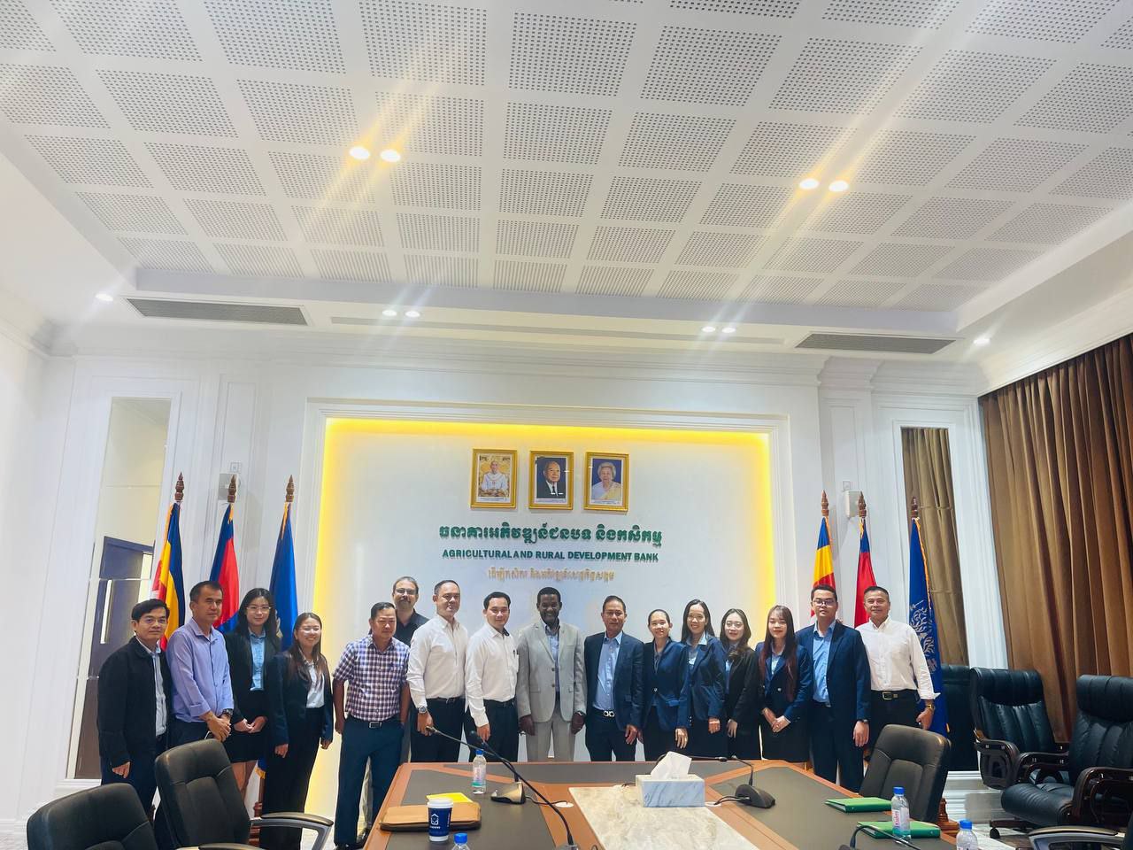 កិច្ចប្រជុំជាមួយក្រុមបេសកកម្មរបស់អង្គការមូលនិធិអន្តរជាតិសម្រាប់ការអភិវឌ្ឍកសិកម្ម (IFAD) និង តំណាងសហភាពអឺរុប (EU) ក្នុងប្រទេសកម្ពុជា