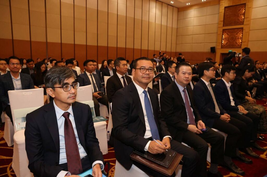 ឯកឧត្តមបណ្ឌិត កៅ ថាច អញ្ជើញចូលរួមពិធីប្រកាសដាក់ឱ្យអនុវត្តជាផ្លូវការនូវ កម្មវិធីលើកកម្ពស់ភាពប្រកួតប្រជែង បង្កើនពិពិធកម្ម និងពង្រឹងភាពធន់ ដើម្បីជំរុញកំណើនសេដ្ឋកិច្ចនៅក្នុងបរិការណ៍សកល ដែលមានភាពមិនប្រាកដប្រជាខ្ពស់ របស់រាជរដ្ឋាភិបាល នីតិកាលទី៧ នៃរដ្ឋសភា