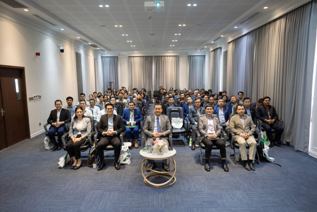 H.E. Dr. Kao Thach, presided over the opening of the official research paper launch event of the Akkak Pundit Sapheachar Aun Pornmoniroth Center for Policy Studies and Training (APM Center)