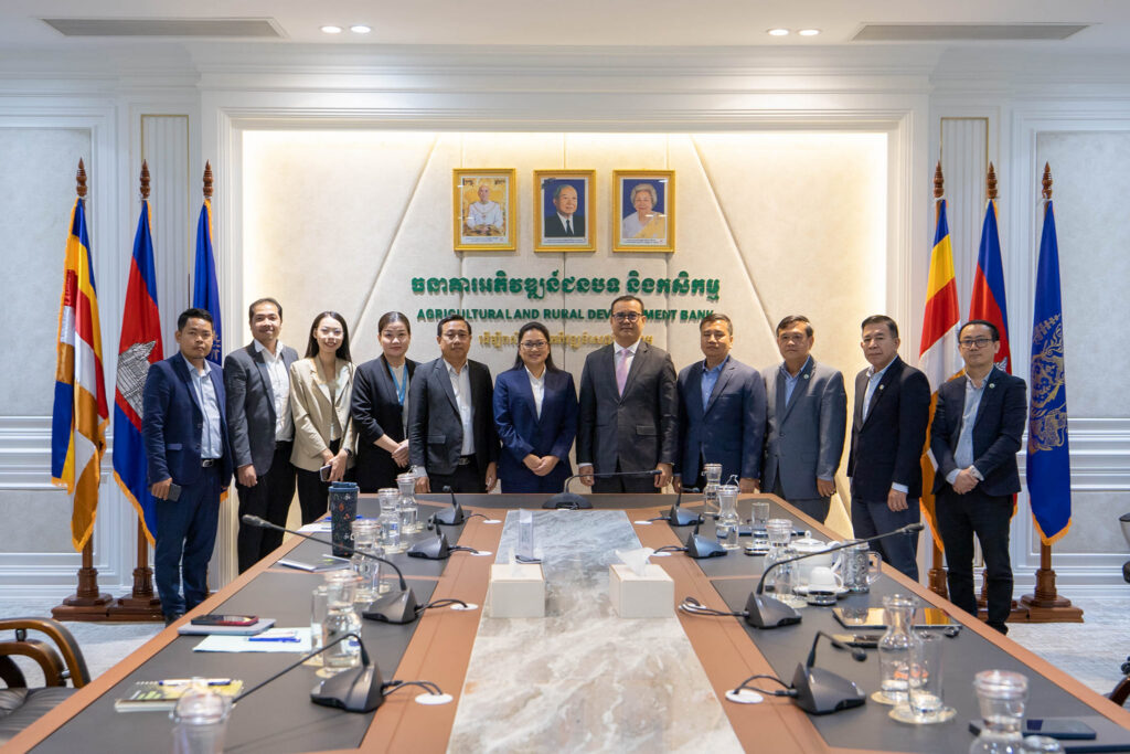 H.E. Dr. KAO Thach and Colleagues allowed the delegation of the Cambodia Microfinance Association and representative of Water.org to meet and discuss the acceleration of green financing implementation and promote financial inclusion in Cambodia.