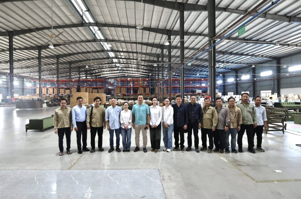 ឯកឧត្តម​បណ្ឌិត​ កៅ​ ថាច​ បាន​ដឹកនាំ​សហការី​ចុះ​ទស្សនកិច្ច​សិក្សា​នៅ​តំបន់​សេដ្ឋកិច្ច​ពិសេស​ចំនួន​ ០២​ ទីតាំង