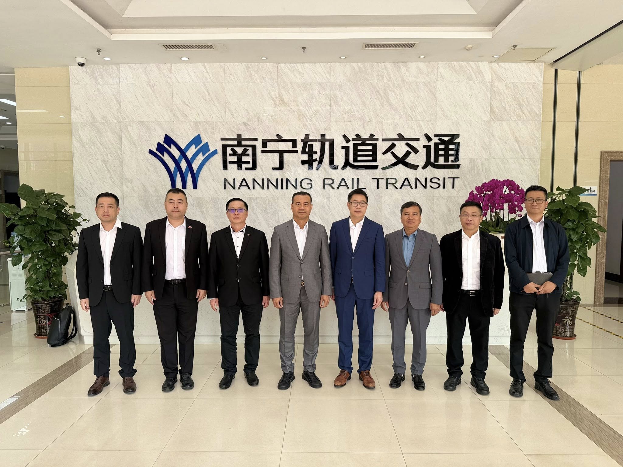 ឯកឧត្ដមបណ្ឌិត កៅ ថាច ស្វែងយល់ពីបច្ចេកវិទ្យាដឹកជញ្ជូនបៃតងនៅទីក្រុងណាននីង ដើម្បីជំរុញវិស័យកសិកម្មកម្ពុជា