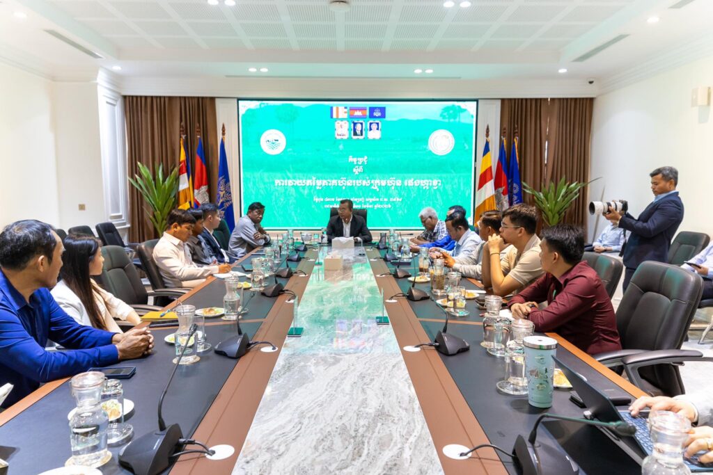 ឯកឧត្ដមបណ្ឌិត កៅ ថាច អញ្ជើញជួបប្រជុំជាមួយក្រុមវារីវប្បករខ្មែរ (KAG) និងក្រុមអ្នកវិនិយោគ