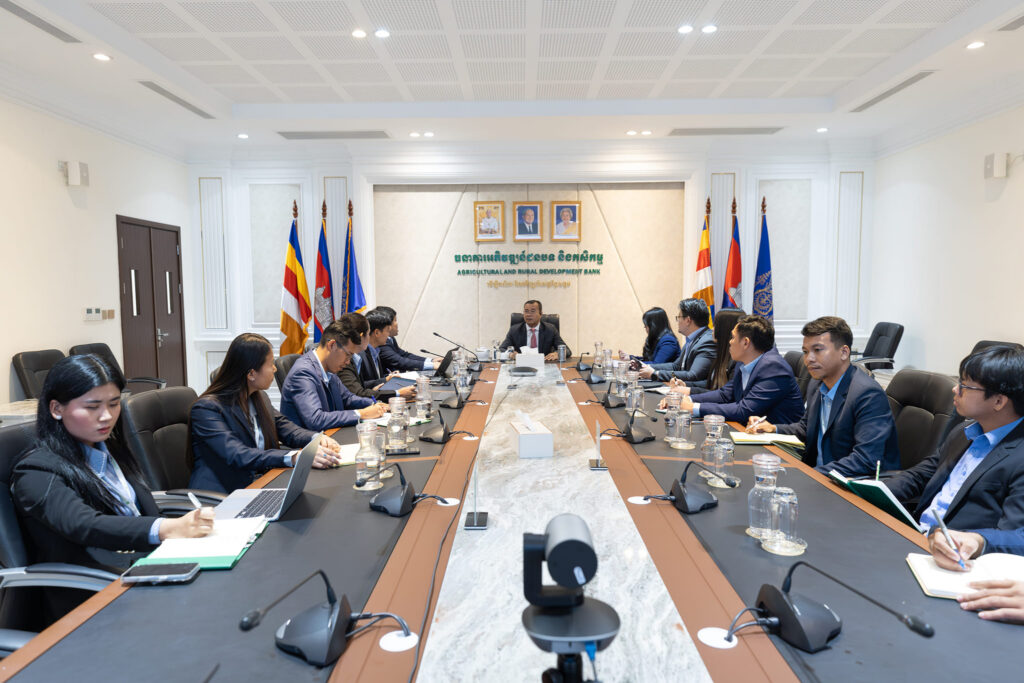 ឯកឧត្តមបណ្ឌិត កៅ ថាច ដឹកនាំកិច្ចប្រជុំត្រួតពិនិត្យវឌ្ឍនភាពការងារ និងកំណត់ទិសដៅយុទ្ធសាស្ត្រថ្មី របស់ធនាគារ ARDB