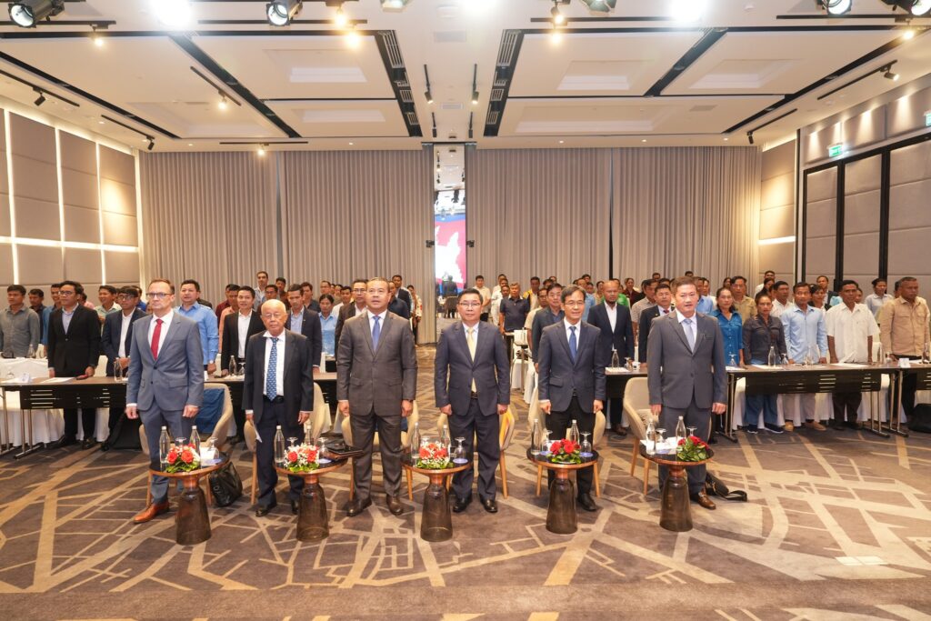 ឯកឧត្តមបណ្ឌិត កៅ ថាច បានអញ្ជើញចូលរួមថ្លែងសុន្ទរកថាគន្លឹះក្នុងសន្និបាត ស្តីពីកសិចំណីអាហារប្រកបដោយនិរន្តរភាព ឆ្នាំ២០២៦