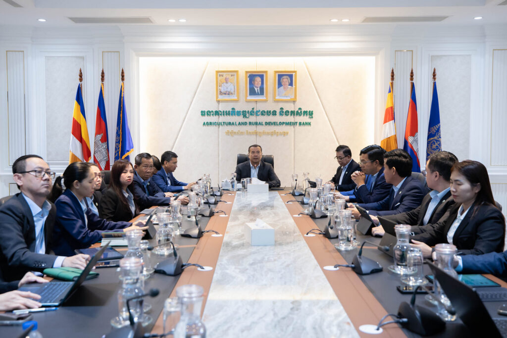 H.E Dr Kao Thach led the continuous monthly Management Meeting to tackle the challenges of work flow of credit provision.