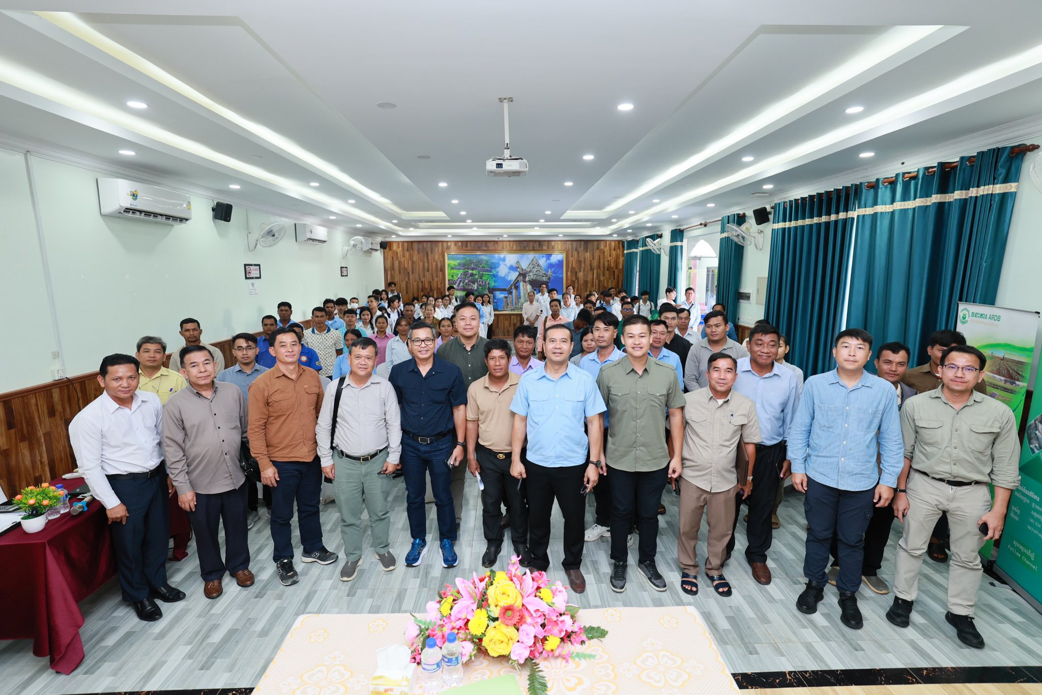 ឯកឧត្តមបណ្ឌិត កៅ ថាច ជួបសំណេះសំណាលជាមួយកសិករ និងសហគមន៍អូរខ្លែងព័រមានជ័យក្រុងព្រះវិហារ ខេត្តព្រវិហារ