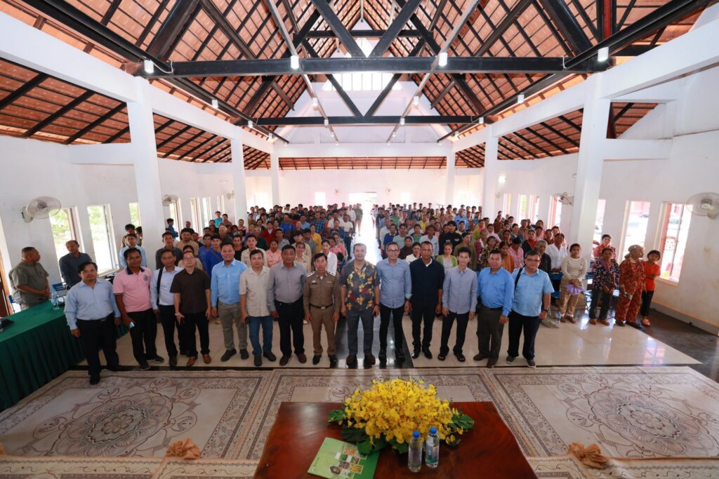 ឯកឧត្តមបណ្ឌិត កៅ ថាច អញ្ជើញជួបសំណេះសំណាលជាមួយកសិករដាំកាហ្វេប្រមាណ ២០០នាក់មកពីស្រុកពេជ្រាដា ខេត្តមណ្ឌលគិរី