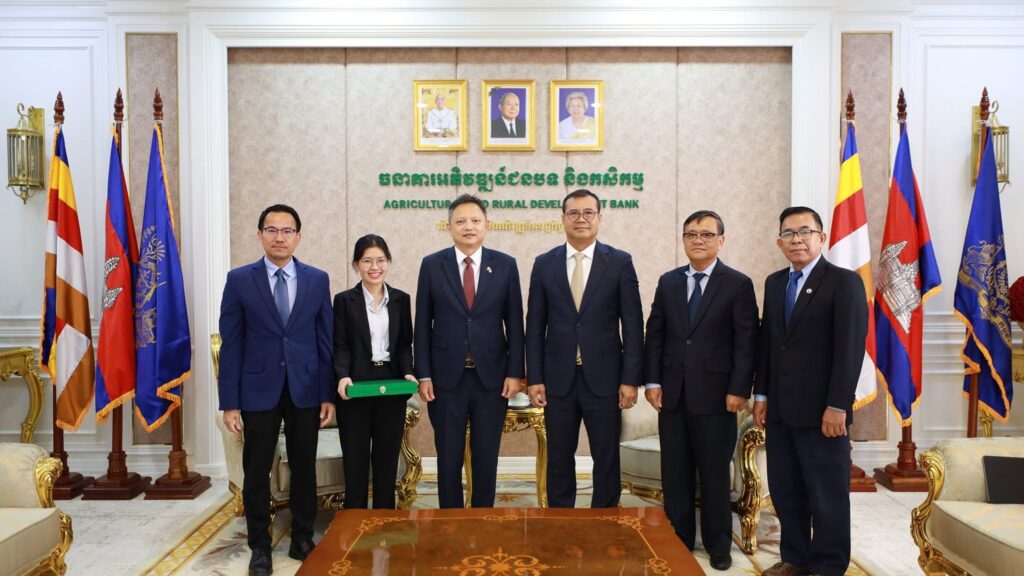 High Level Discussion Between the Ambassador Extraordinary and Plenipotentiary of the Republic of Singapore to the Kingdom of Cambodia and the Agricultural and Rural Development Bank (ARDB)