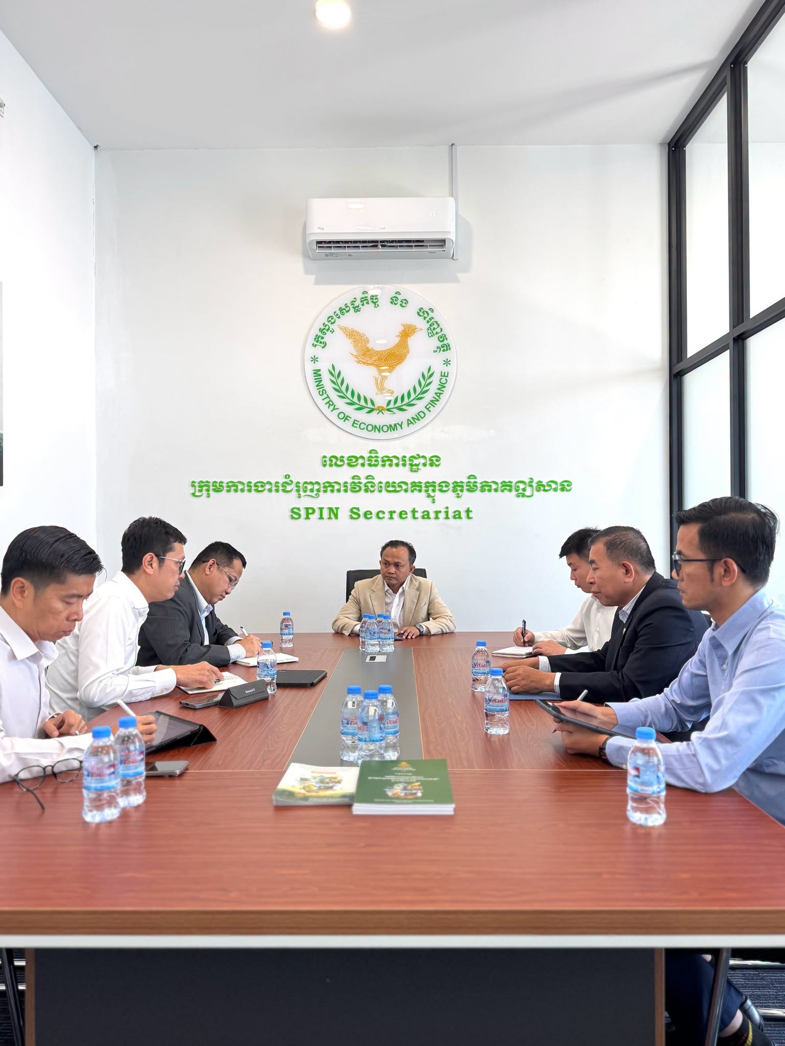ឯកឧត្តម ប៉ិច សានី រួមទាំងសហការីបានចូលរួមពិភាក្សាគ្នាទាក់ទងនឹងការកំណត់លក្ខខណ្ឌមួយចំនួនក្រោមគម្រោងកញ្ចប់មូលនិធិសម្រាប់ផ្តល់ហិរញ្ញប្បទានពិសេសជំរុញការវិនិយោគក្នុងខេត្តទាំងបួននៃភូមិភាគឦសាន