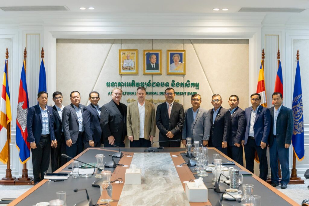 H.E. Dr. Kao Thach Chaired Discussion with Representatives of Pomelo Group